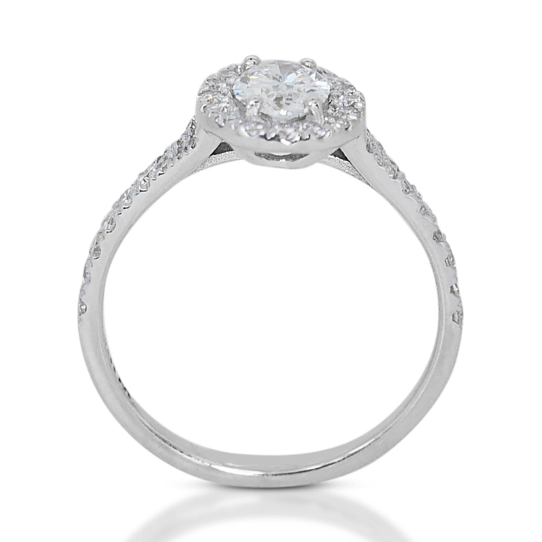 Exquisite 1.04ct Oval Diamond Halo Ring in 18k White Gold - GIA Certified In New Condition For Sale In רמת גן, IL