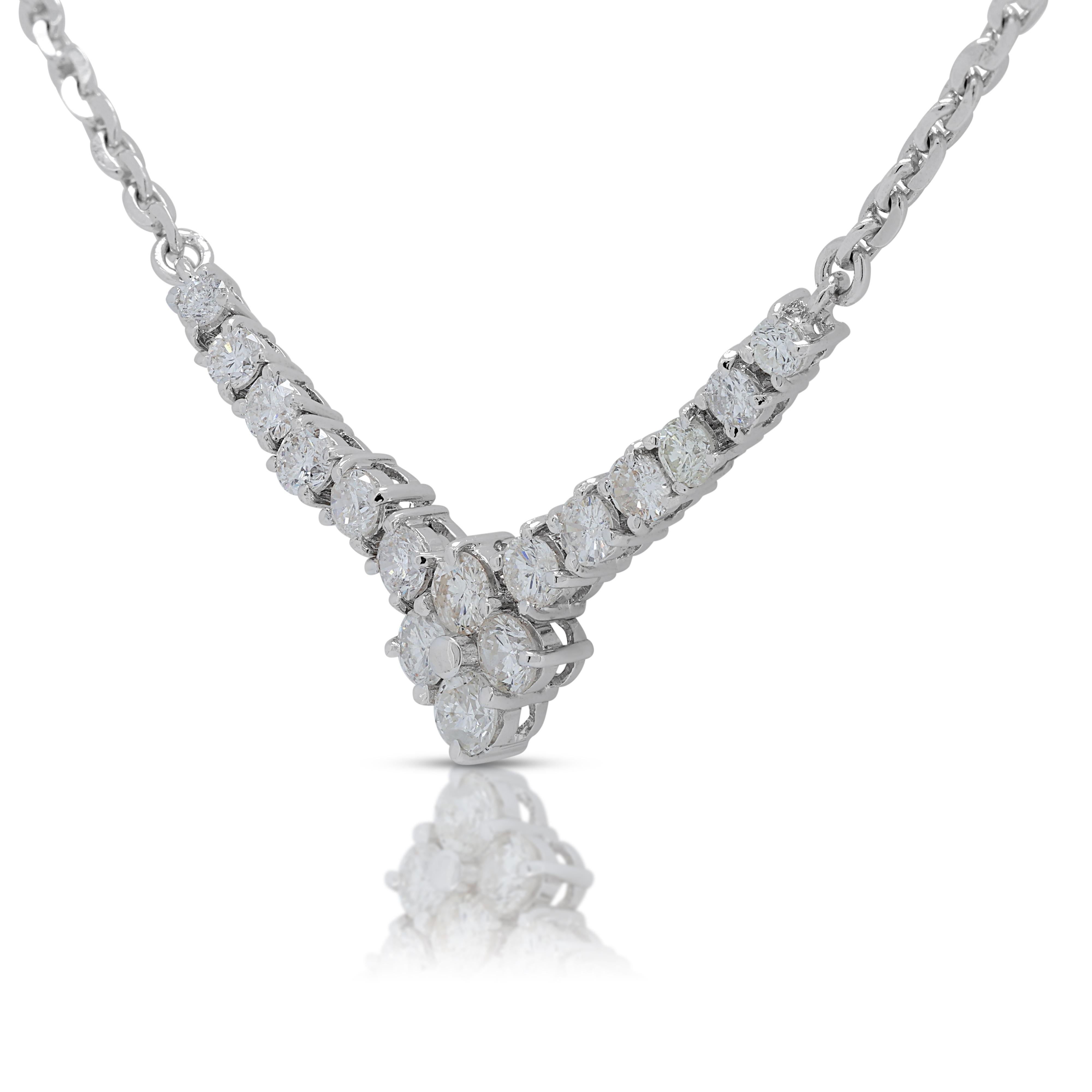 Exquisite 1.0ct Diamonds Necklace in 18K White Gold  In Excellent Condition For Sale In רמת גן, IL