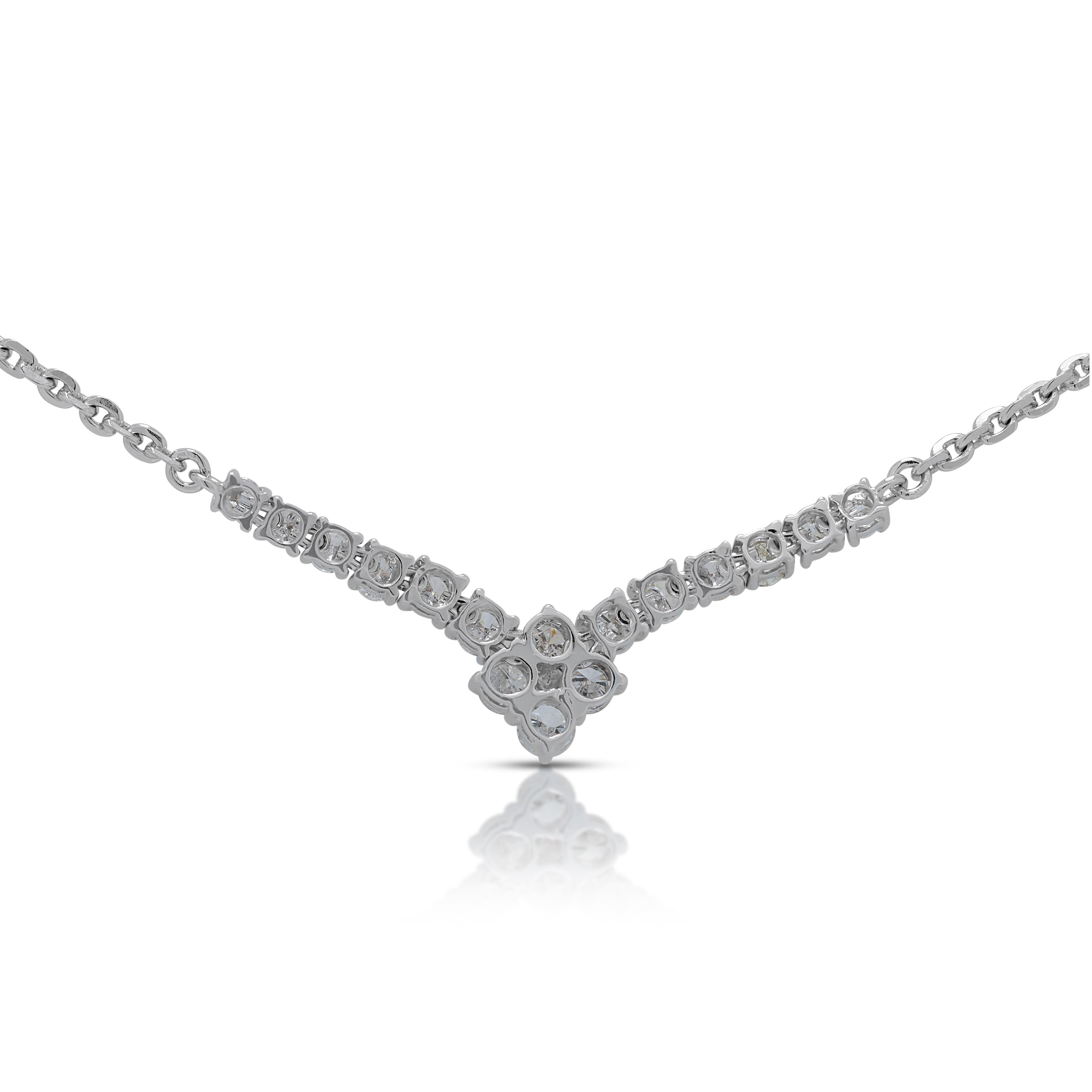 Exquisite 1.0ct Diamonds Necklace in 18K White Gold  For Sale 2