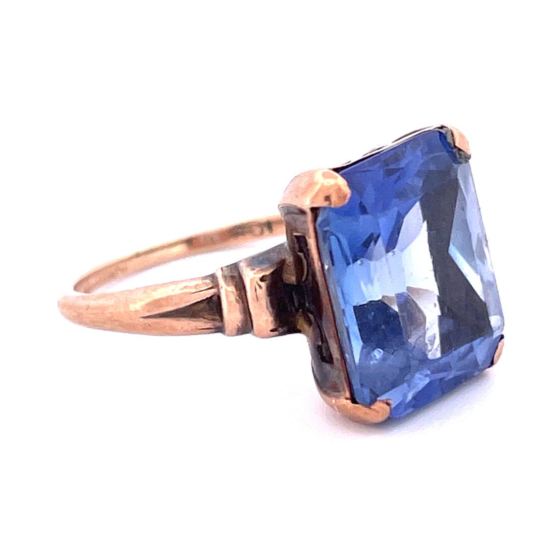Exquisite 10k Yellow Gold Tanzanite Ring

Add a touch of elegance to your jewelry collection with this exquisite 10k yellow gold tanzanite ring. Featuring a stunning blue-tone rectangular-cut tanzanite at its center, this ring is a true showstopper.