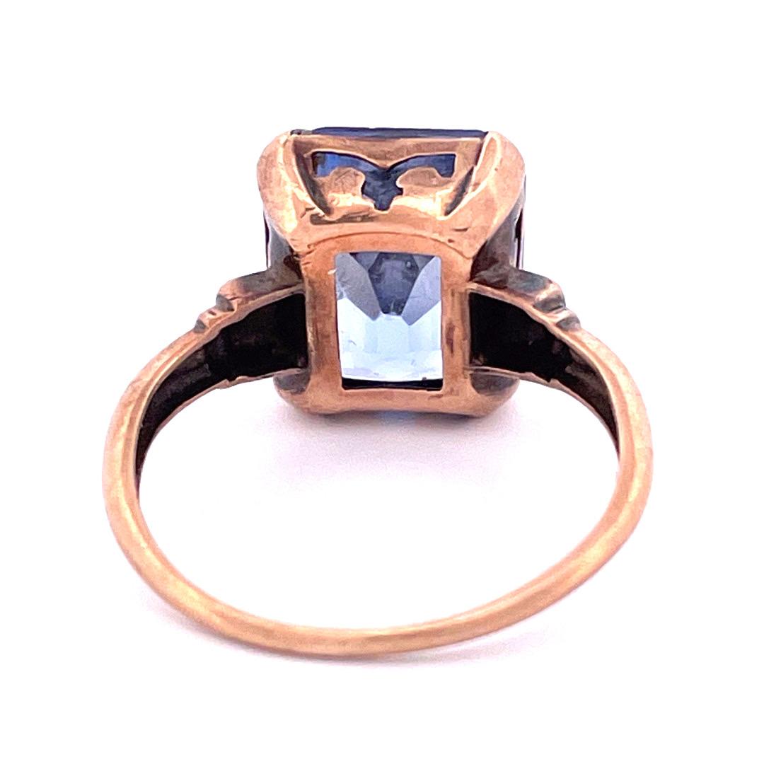 Square Cut Exquisite 10k Yellow Gold Tanzanite Ring For Sale