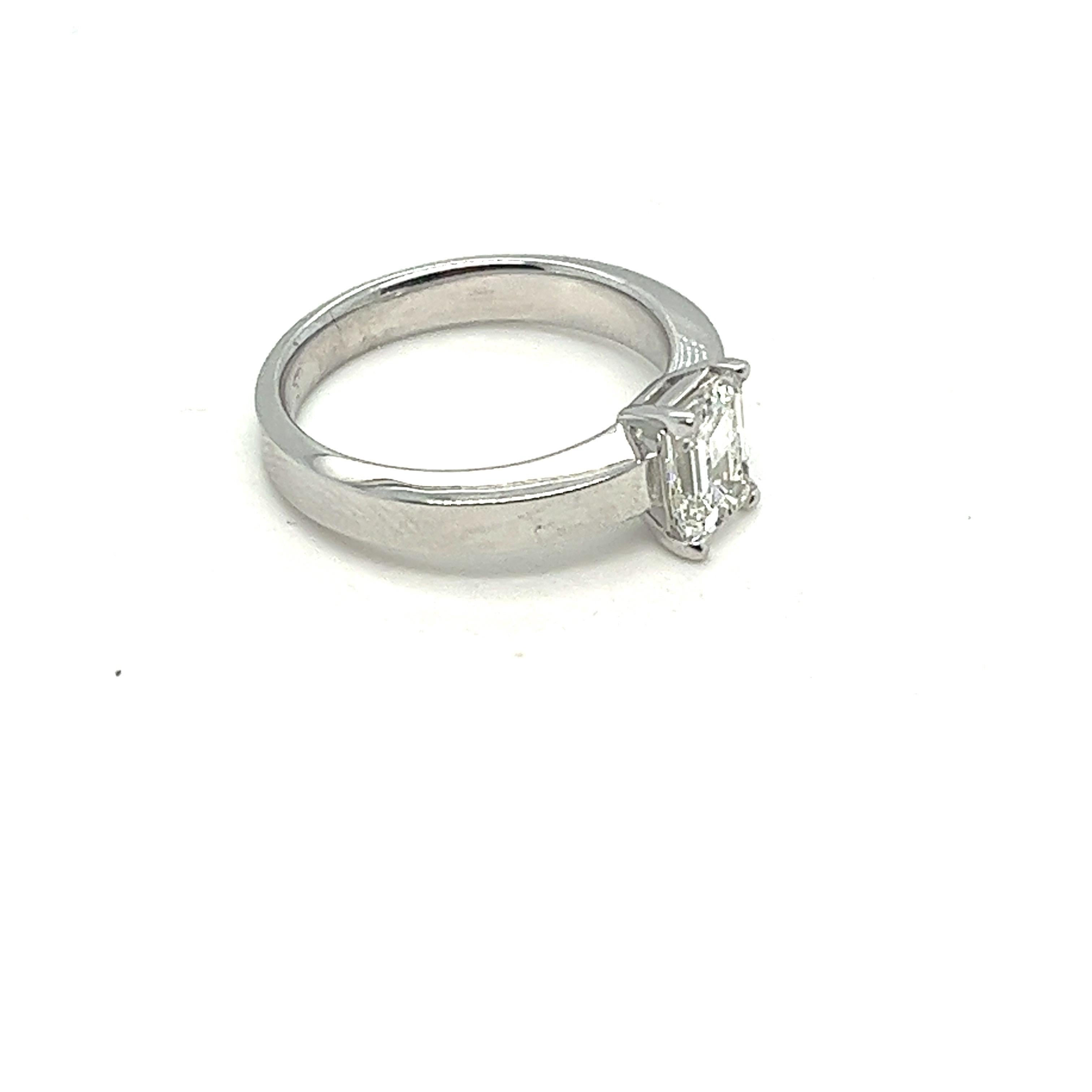 Exquisite 1,10 Karat Smaragdschliff Erdgestein Mined Diamant Solitär Ring - GIA .Cert im Angebot 1