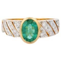 Exquisite 1.11 Ct Emerald Gemstone & Diamonds Engagement Ring in 18K Yellow Gold