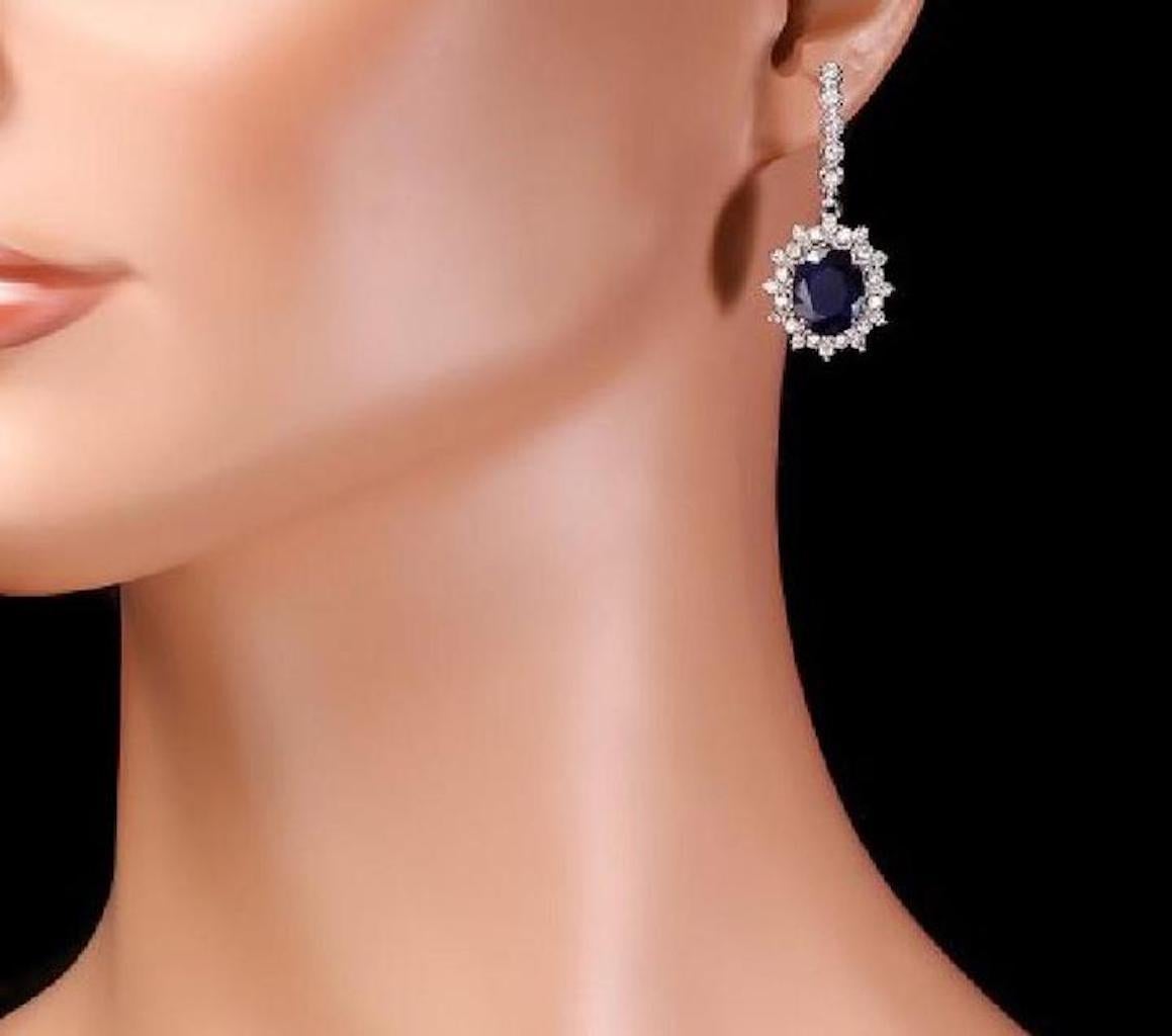 Taille ovale Exquises boucles d'oreilles en or blanc massif 14 carats avec saphir naturel de 11,40 carats et diamants en vente