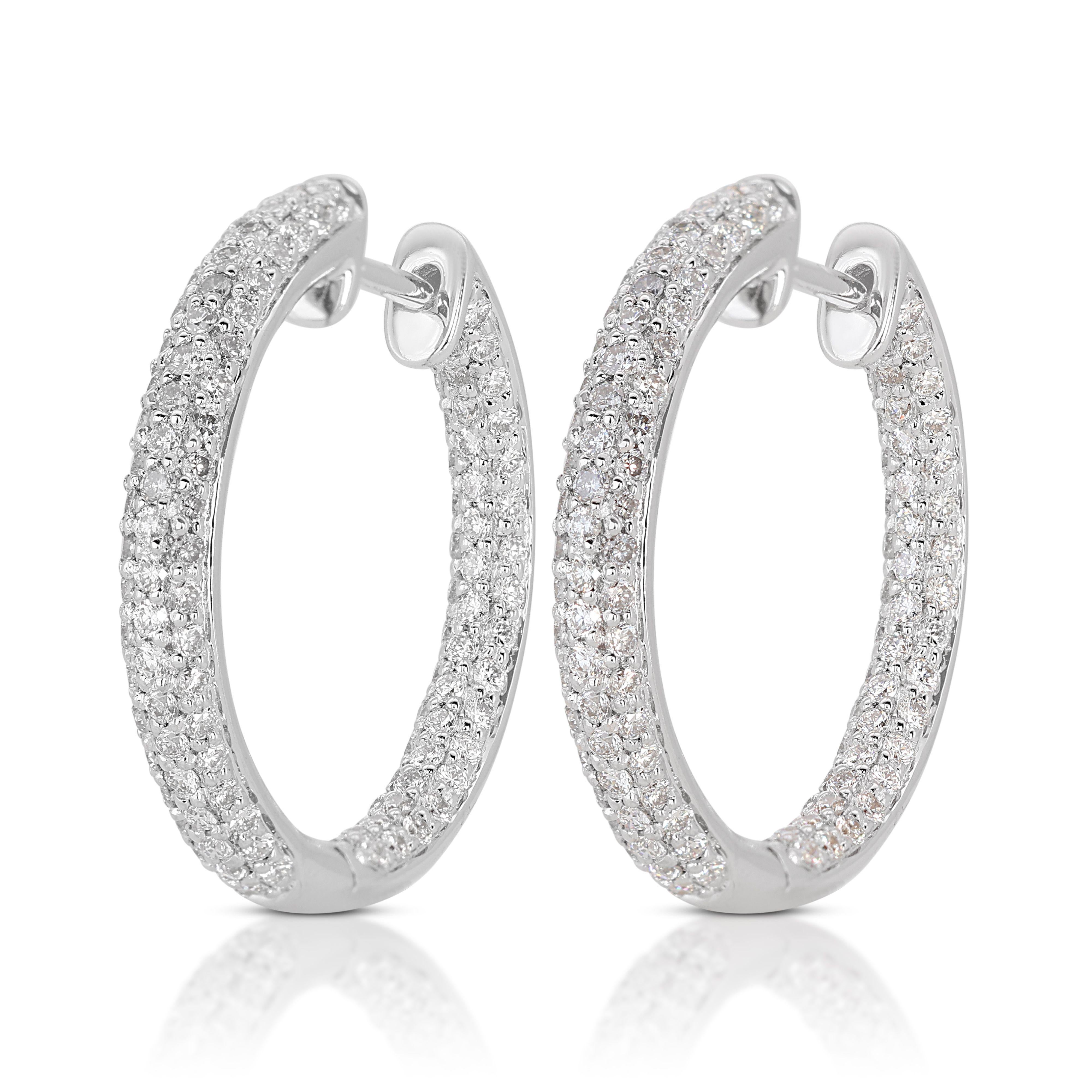 Exquisite 1.15ct Hoop Diamond Earrings set in 18K White Gold In New Condition For Sale In רמת גן, IL