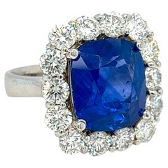 Exquisite 11.87 Carat Natural Sapphire and Diamond Cocktail Ring