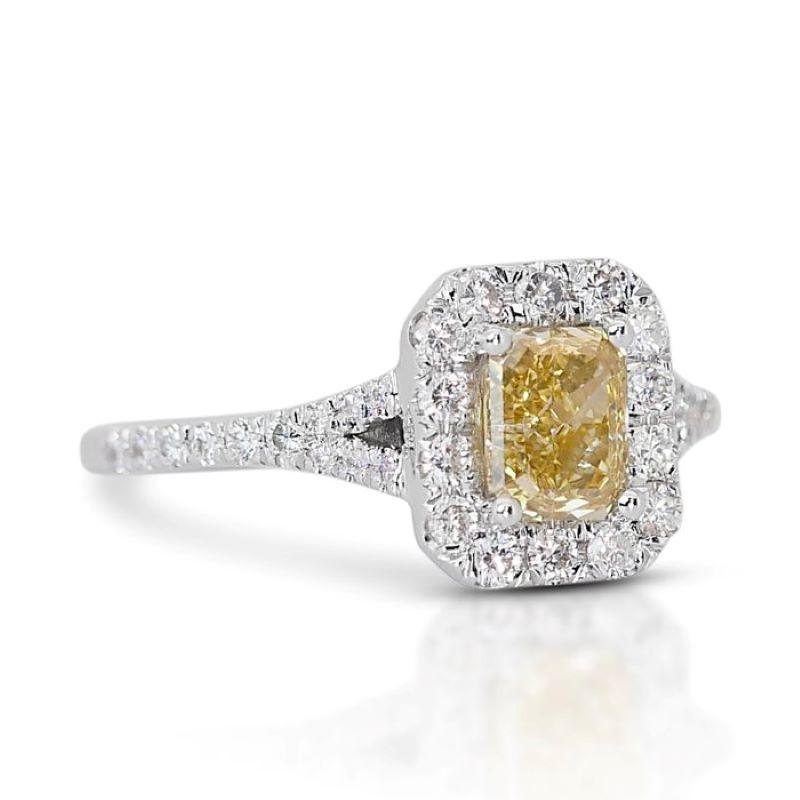 Women's Exquisite 1.19 Carat Modified Brilliant Cut Diamond Ring in 18K White Gold For Sale