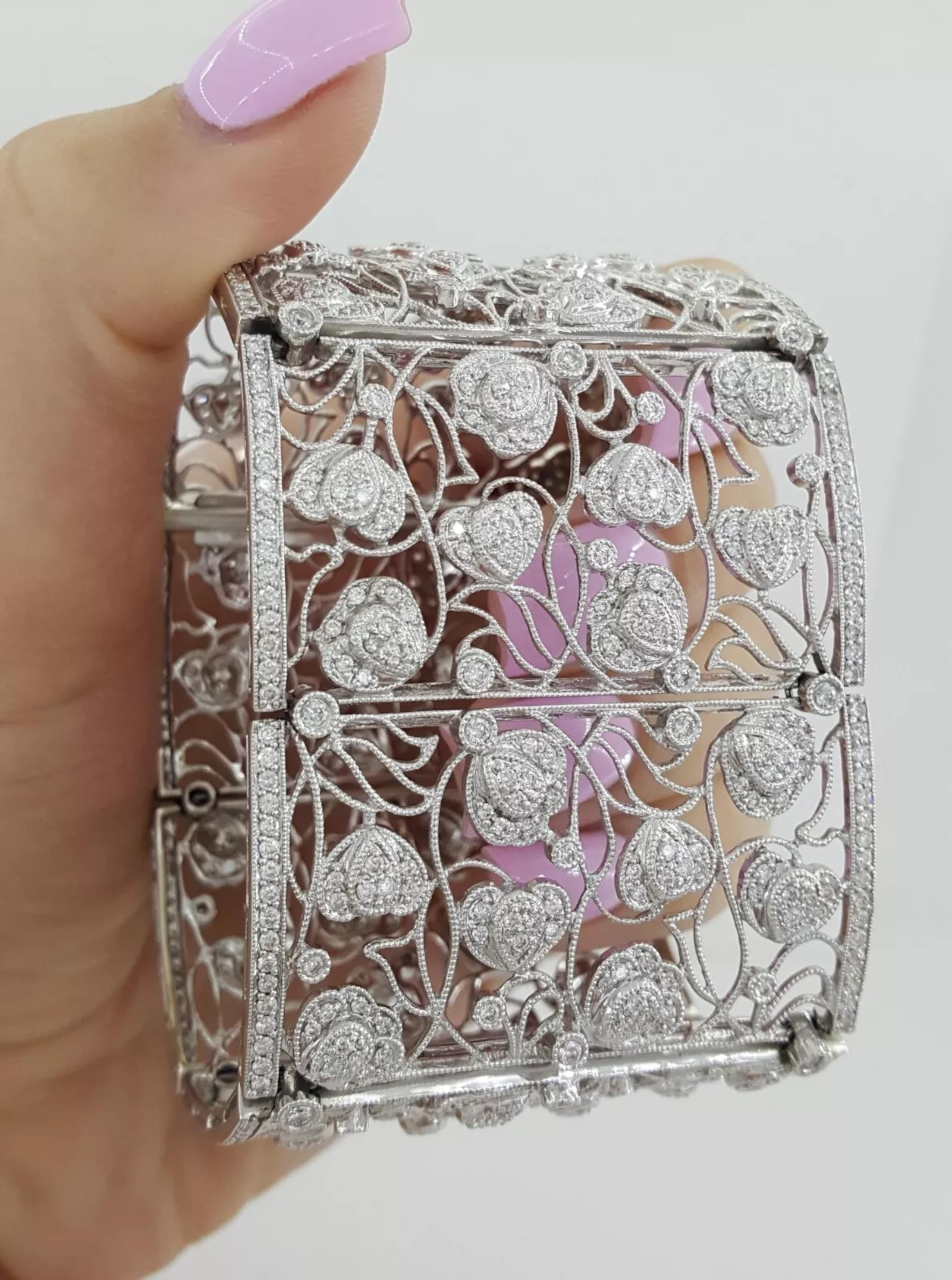 Squisito bracciale con fiori di diamanti d'epoca taglio brillante rotondo da 12,21 CT in 18 carati In condizioni ottime in vendita a Chicago, IL