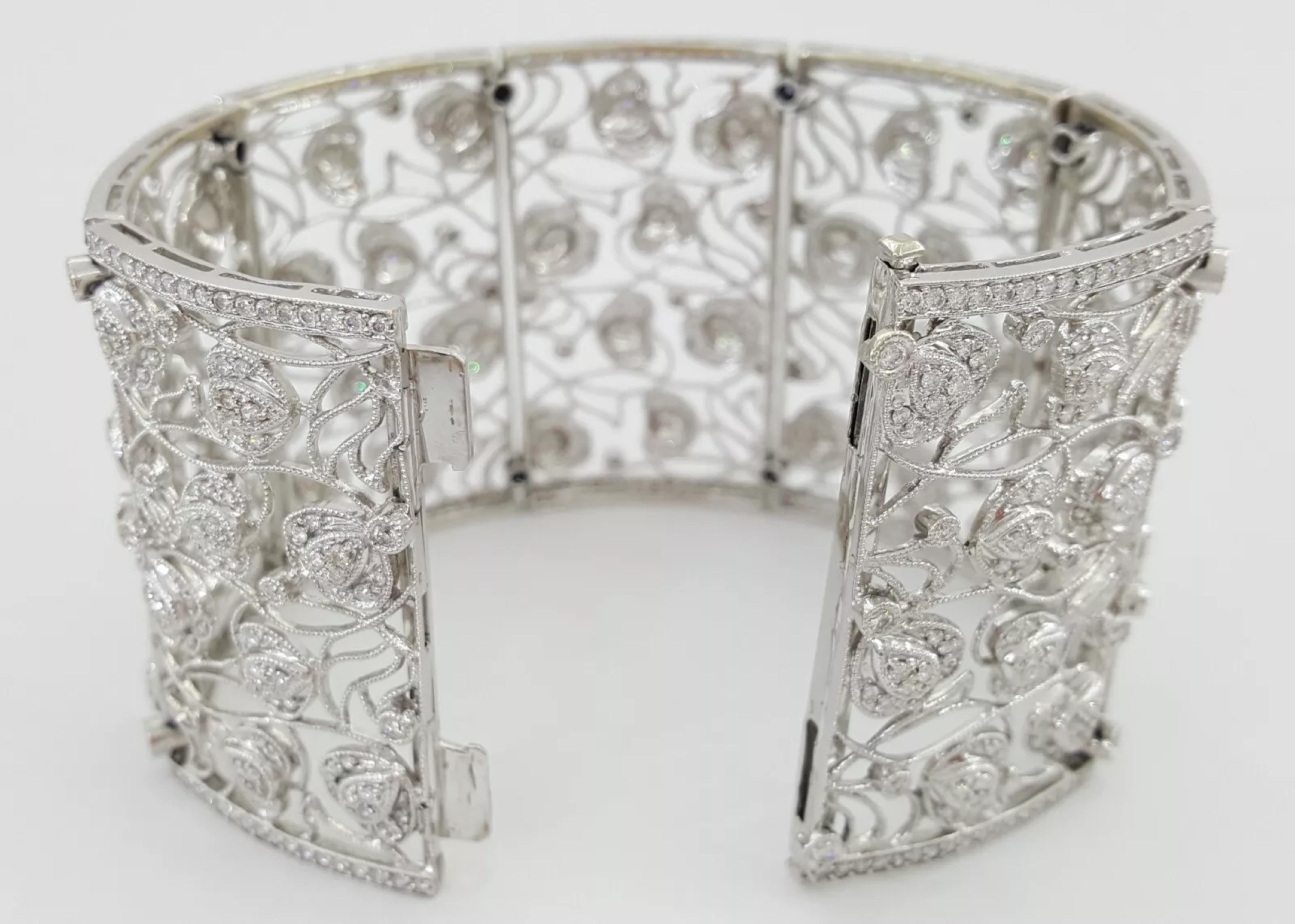 Squisito bracciale con fiori di diamanti d'epoca taglio brillante rotondo da 12,21 CT in 18 carati in vendita 1