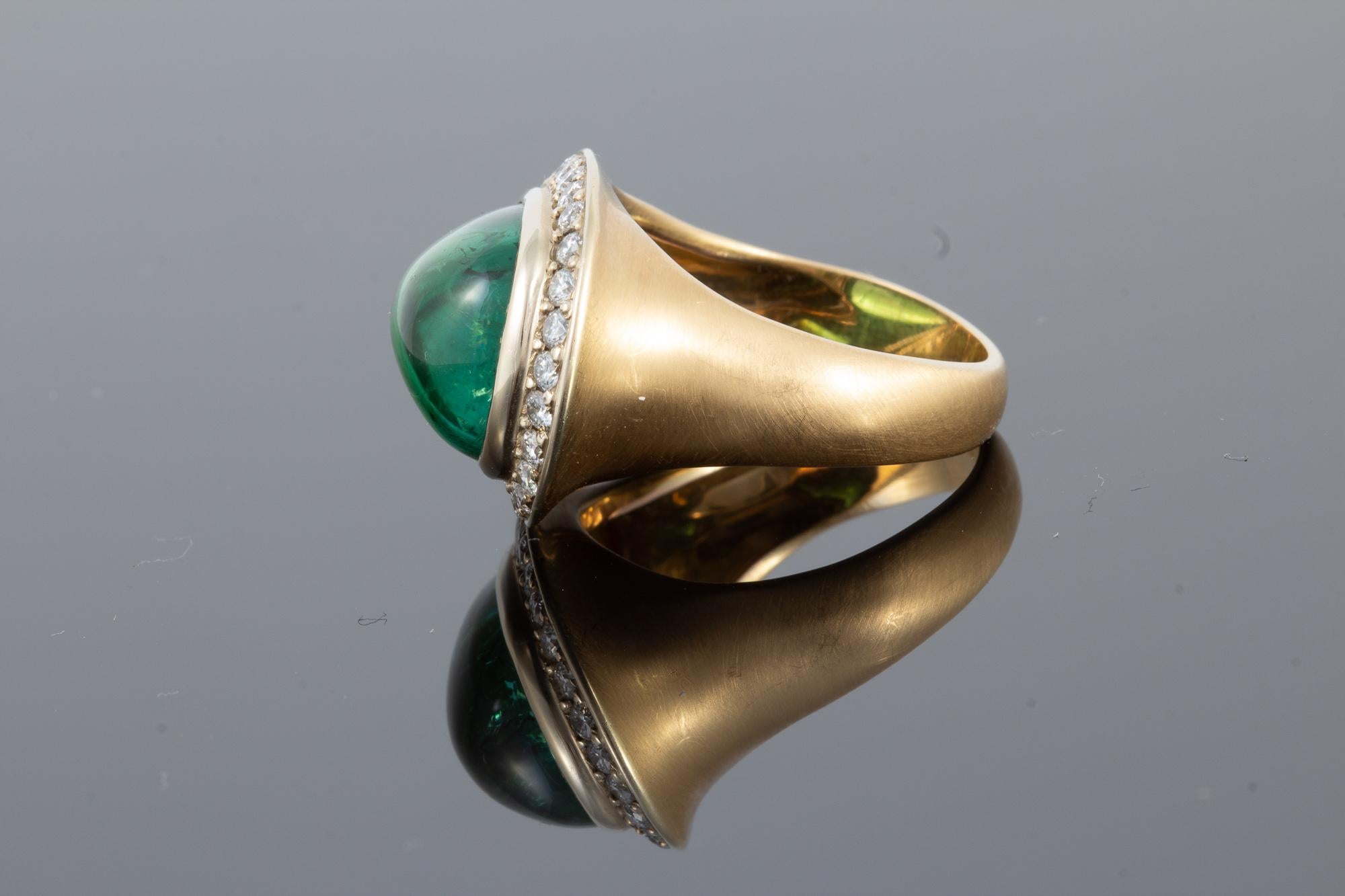 Artisan Exquisite 12.4 carat Green Tourmaline Cabochon Ring set in 18 karat Gold For Sale