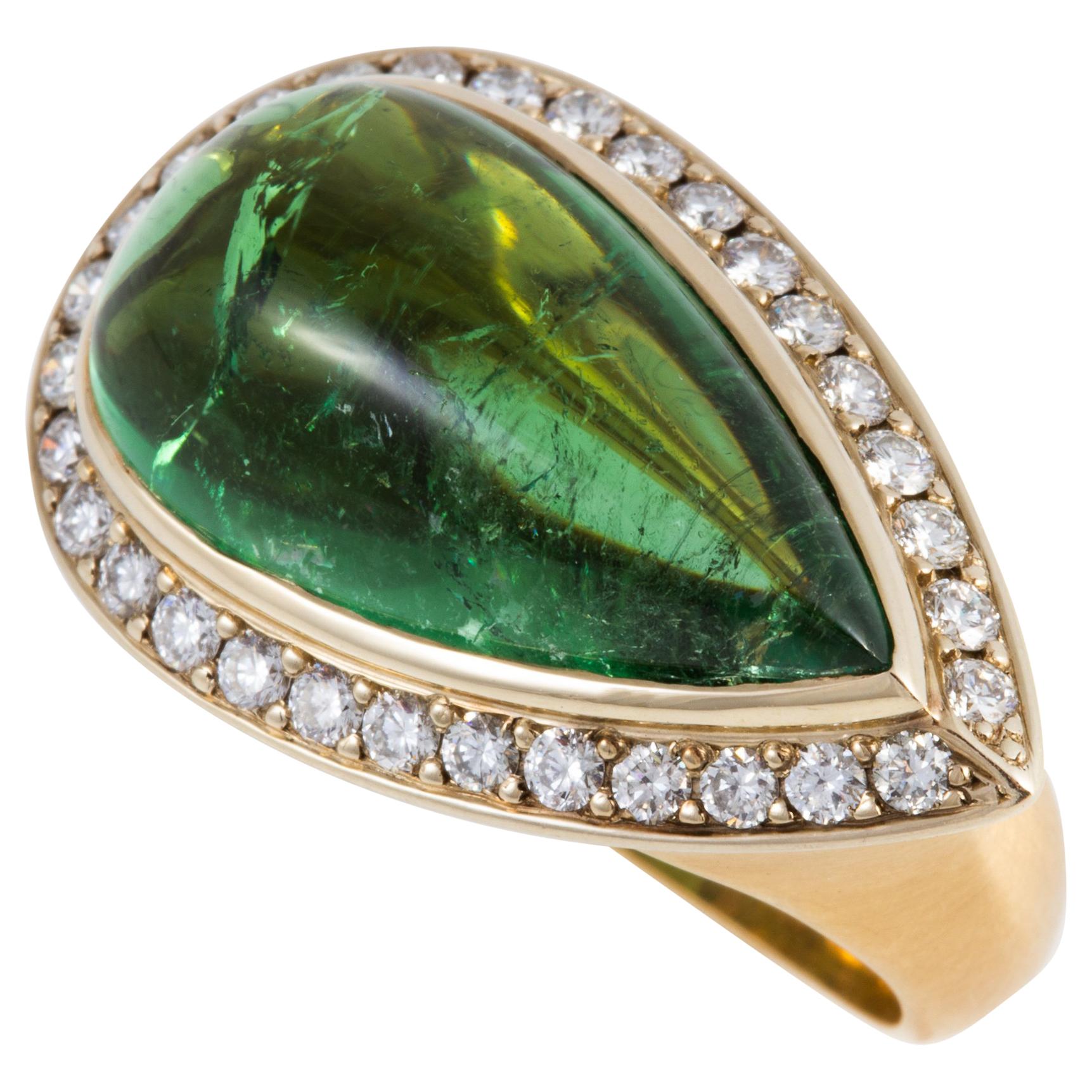 Exquisite 12.4 carat Green Tourmaline Cabochon Ring set in 18 karat Gold For Sale