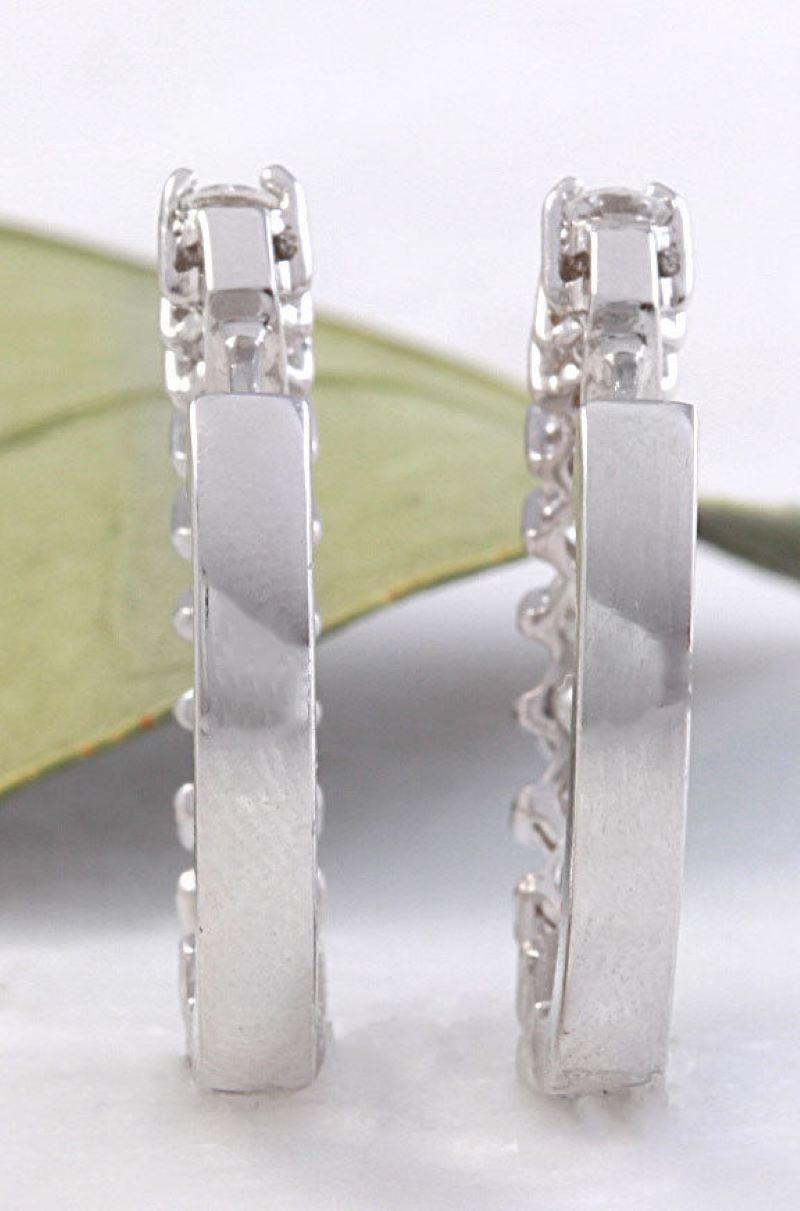 Boucles d'oreilles Huggie en or blanc massif 14K avec diamant naturel de 1,25 carat

Une pièce étonnante !

Poids total des diamants blancs naturels de taille ronde : 1,25 carats (couleur E-F / Clarté VS1-VS2)

Mesures des boucles d'oreilles : 20 x