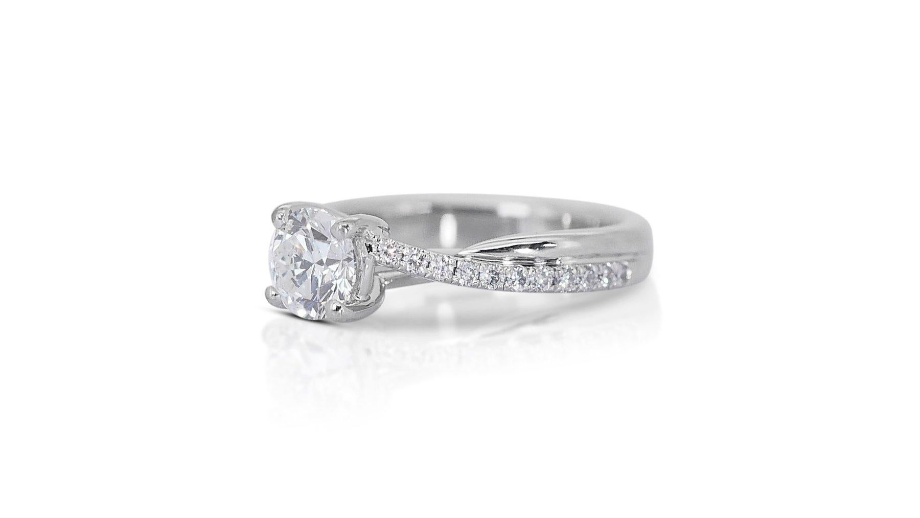 Squisito anello con pavé di diamanti taglio ideale eccellente da 1,29 carati in oro bianco 18 ct. In condizioni Nuovo in vendita a רמת גן, IL