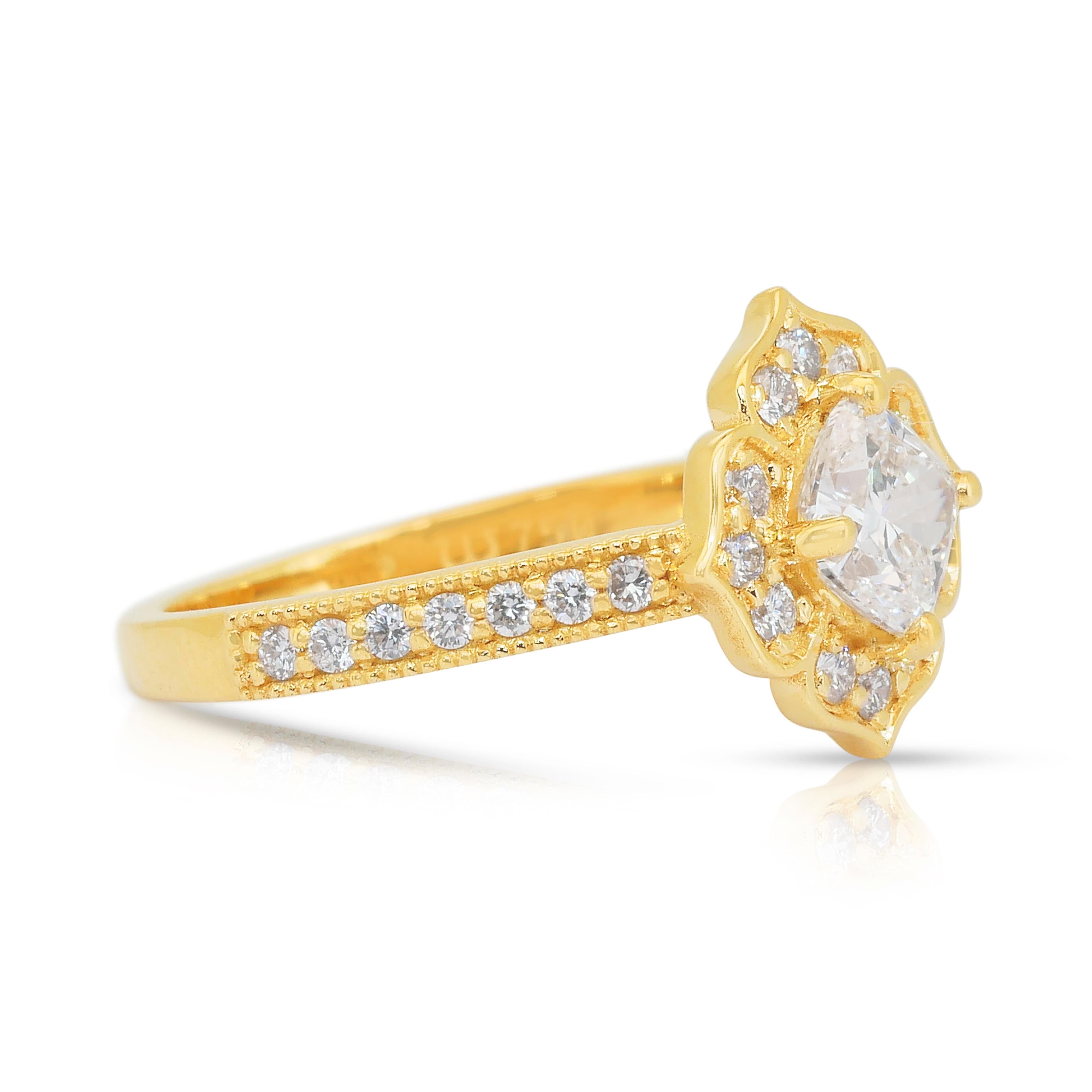 Taille coussin Bague exquise en or jaune 18k avec halo de diamants de 1,31ct - certifiée IGI en vente
