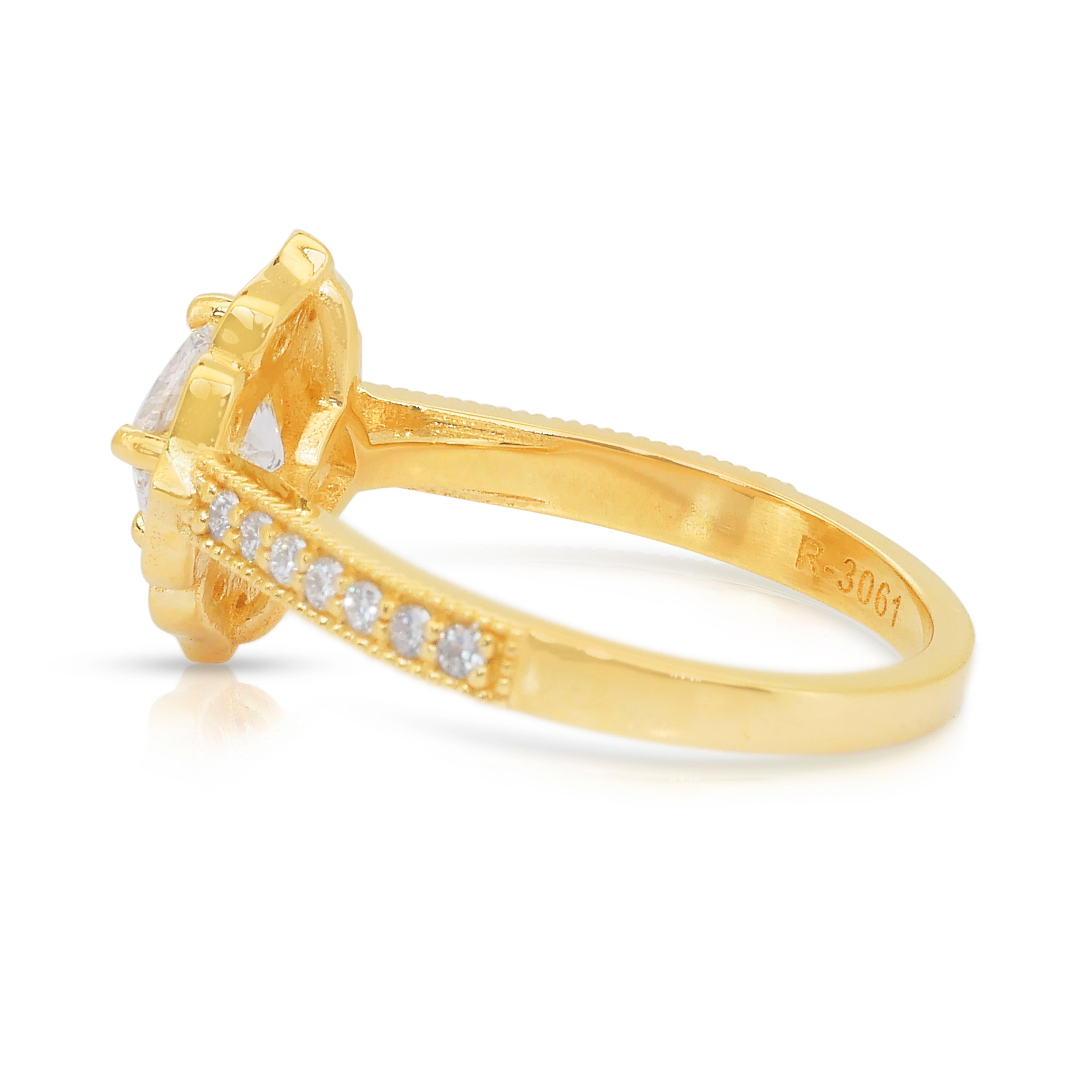 Bague exquise en or jaune 18k avec halo de diamants de 1,31ct - certifiée IGI en vente 1