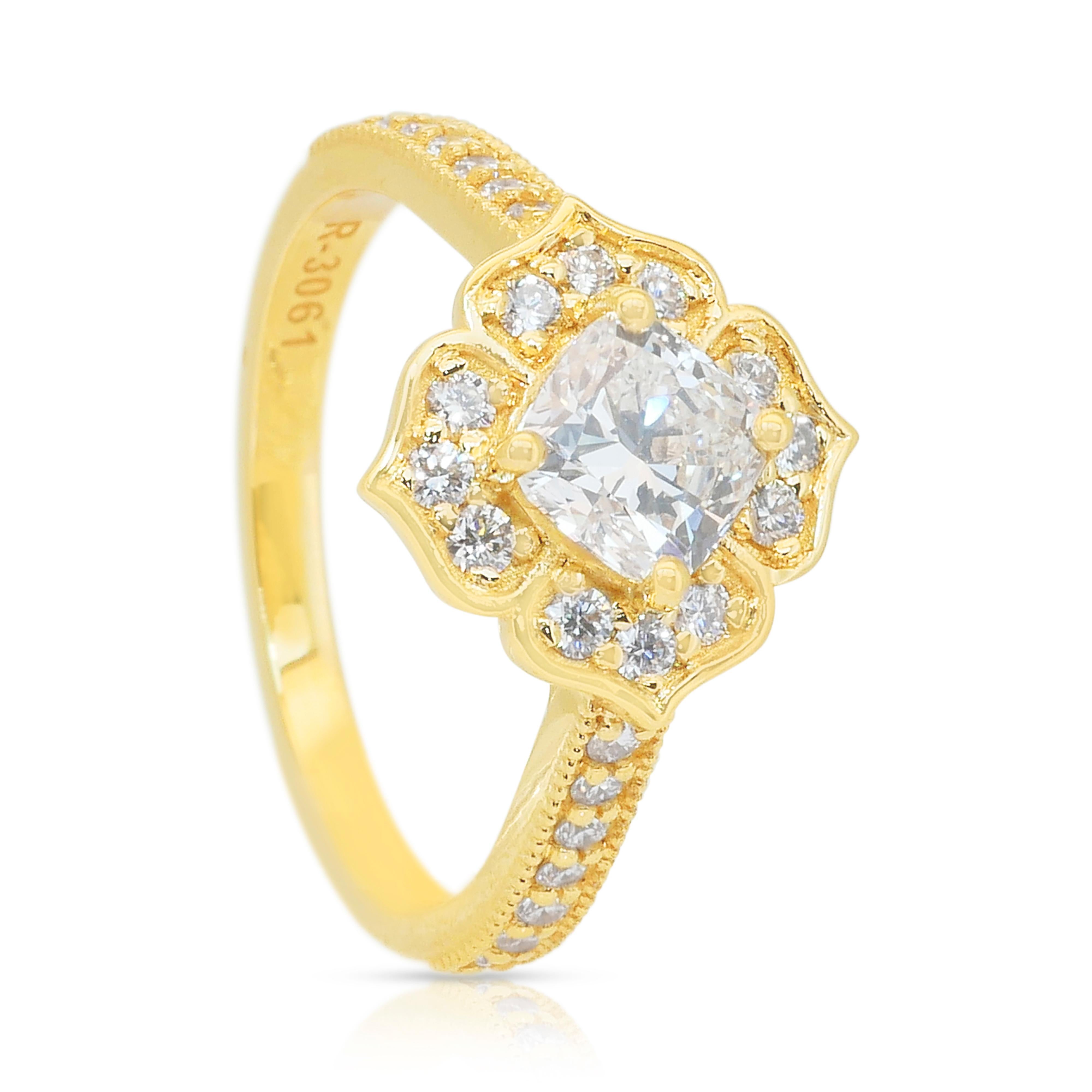 Bague exquise en or jaune 18k avec halo de diamants de 1,31ct - certifiée IGI en vente 3