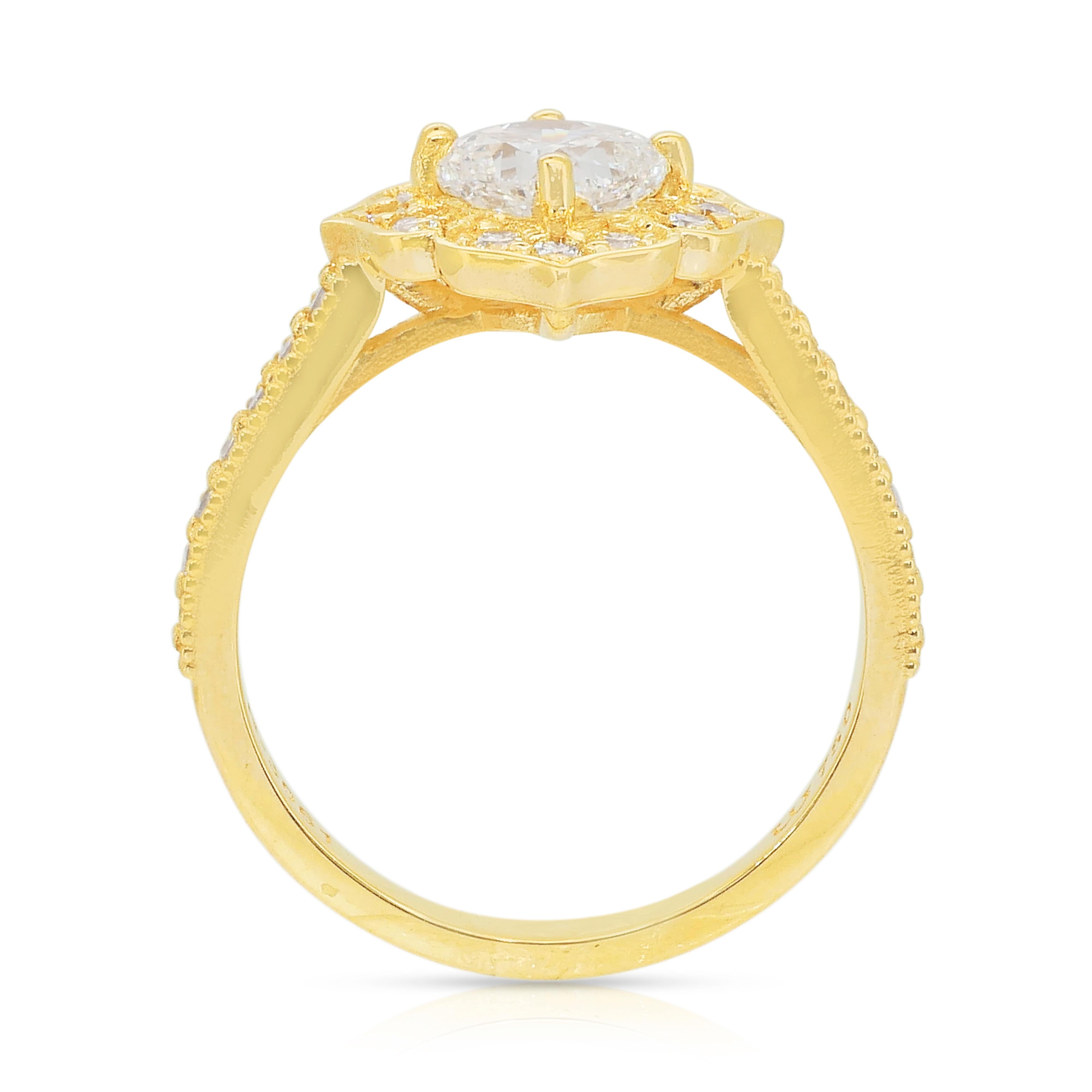 Bague exquise en or jaune 18k avec halo de diamants de 1,31ct - certifiée IGI en vente 4