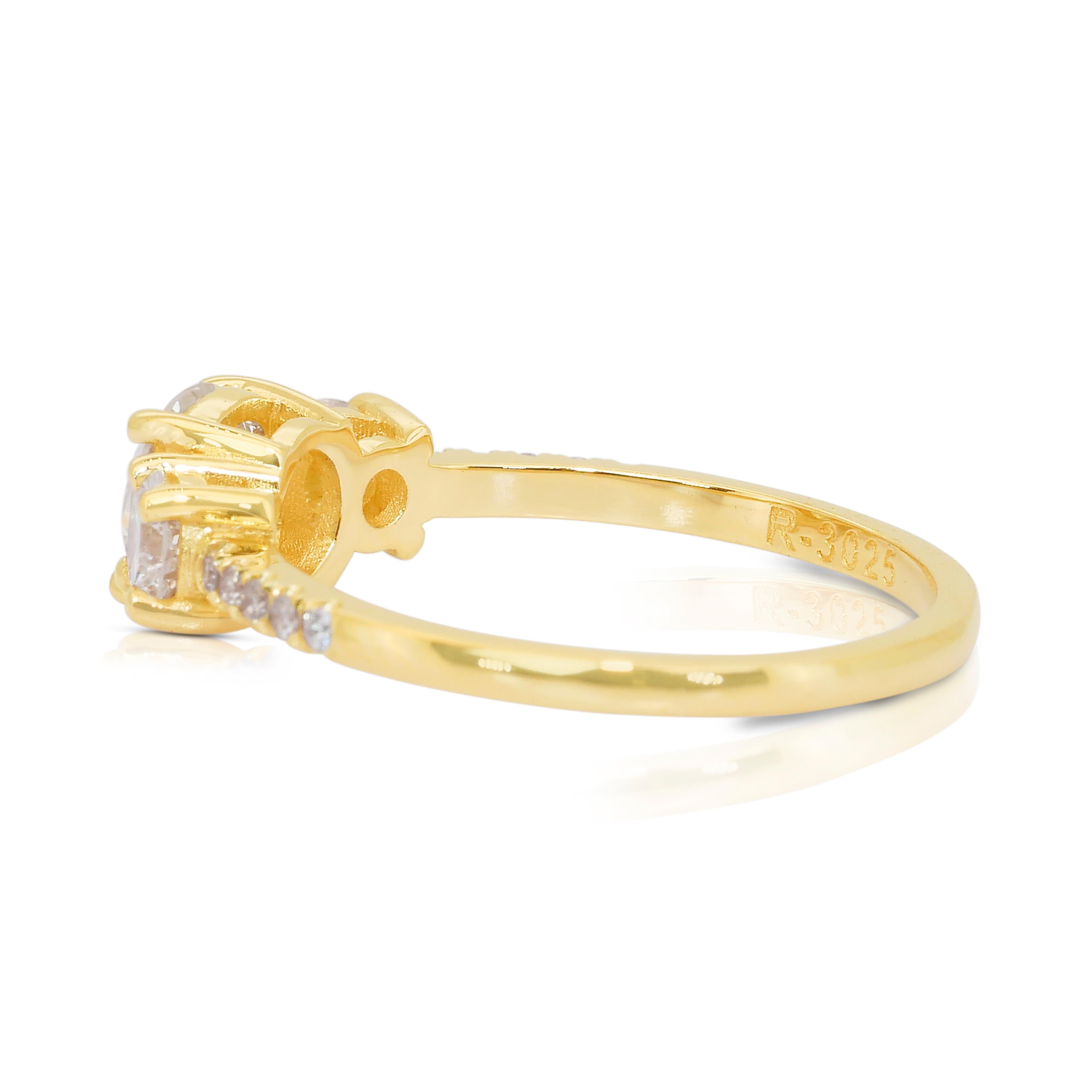 Exquise bague à 3 pierres en or jaune 18 carats de 1,33 ct de diamants - certifiée IGI Neuf - En vente à רמת גן, IL