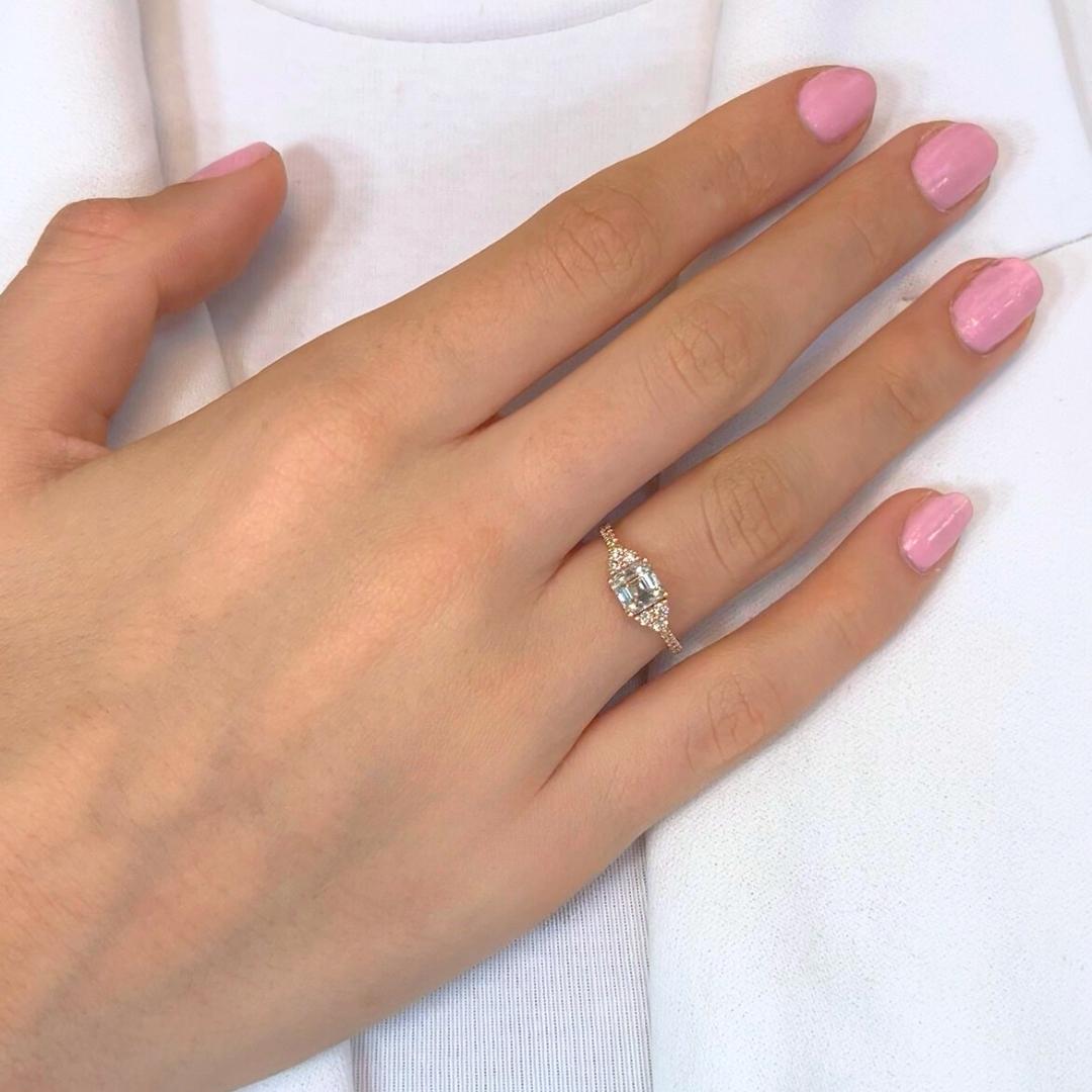 Exquisite 1.33ct Diamonds Pave Ring in 18k Rose Gold - IGI Certified

Elevate your elegance with this striking 18k rose gold pave ring, centered around a dazzling 1.03ct square-cut diamond. Surrounded by 16 brilliant round side diamonds totaling