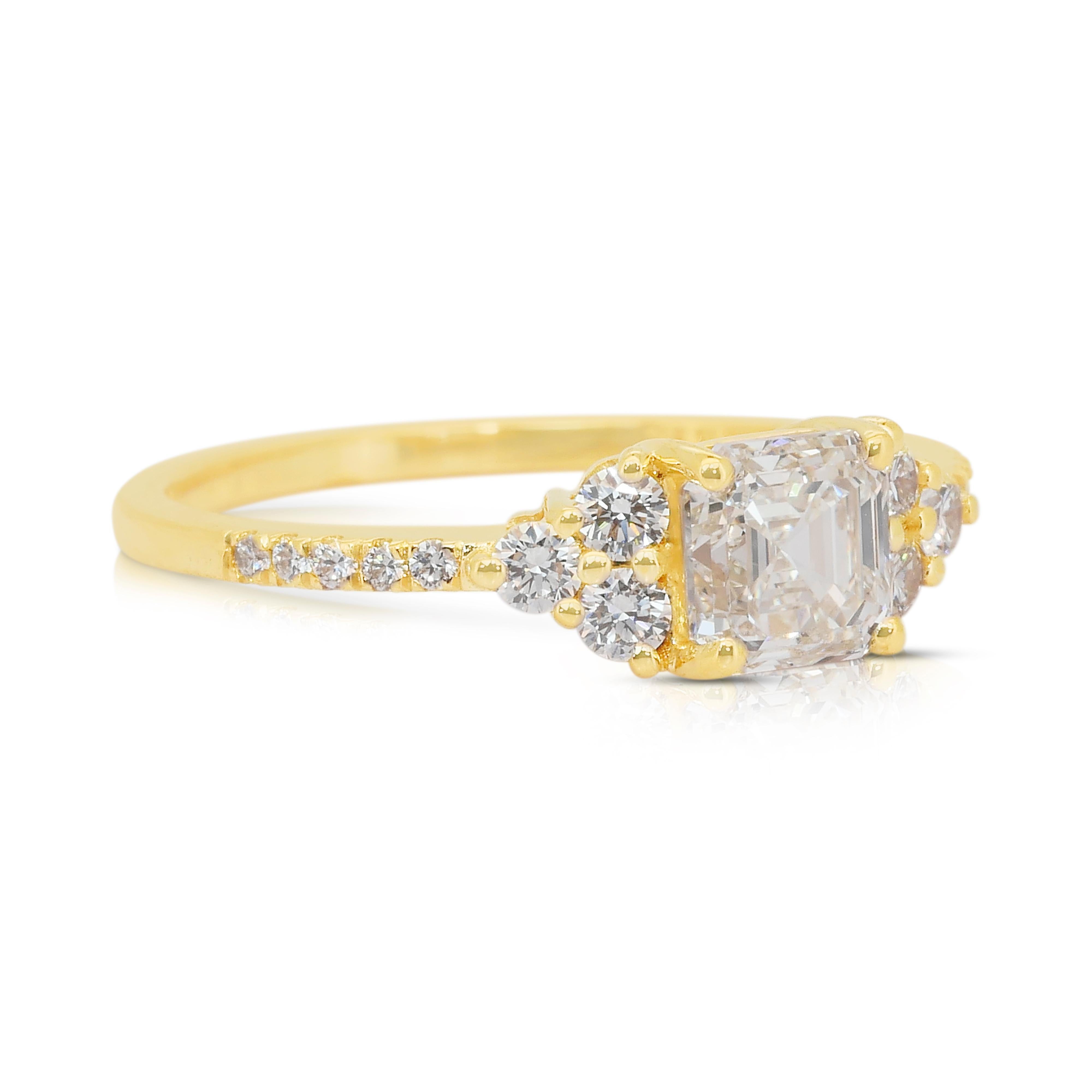 Square Cut Exquisite 1.36ct Diamonds Ring in 18k Yellow Gold - IGI Certified For Sale
