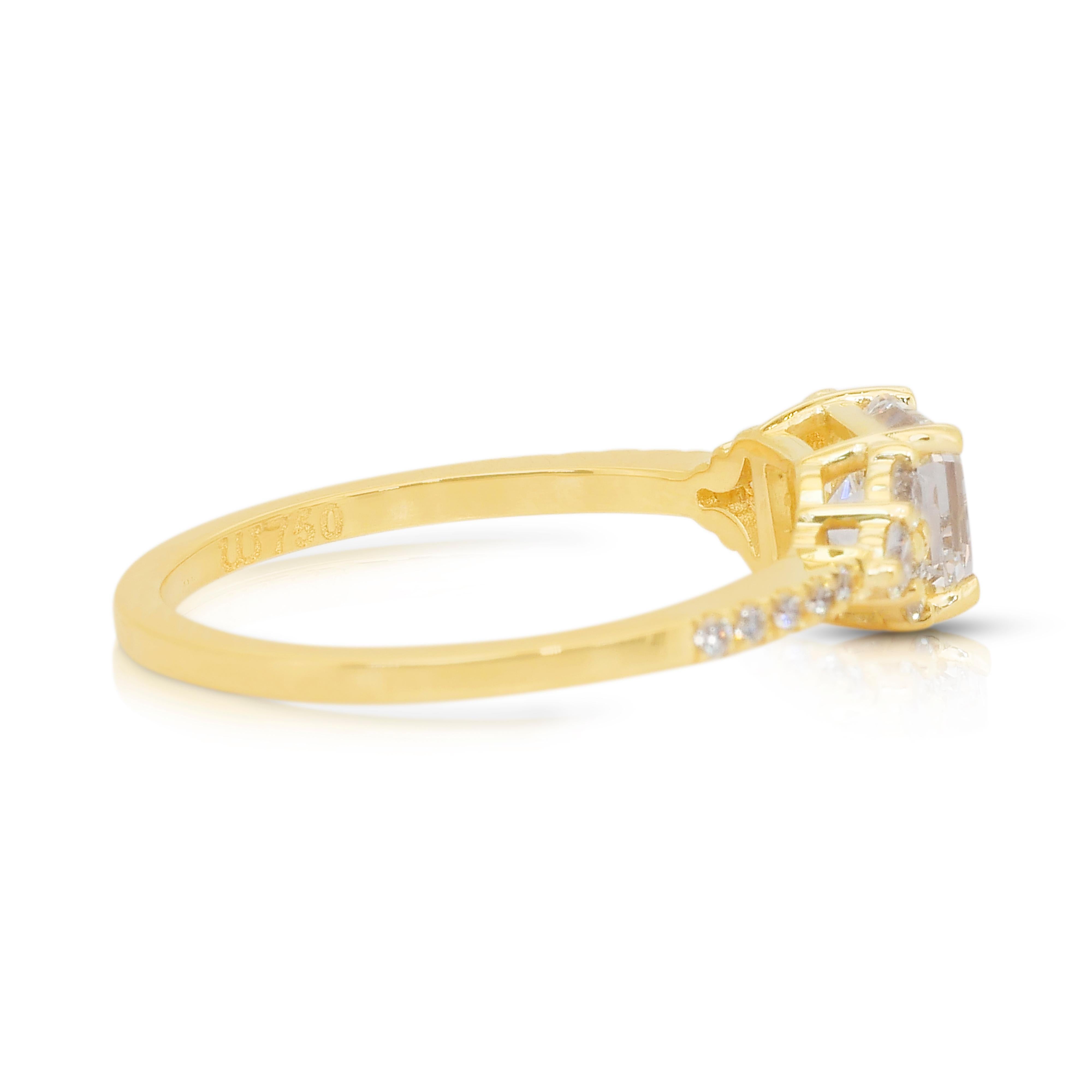 Exquisite 1.36ct Diamonds Ring in 18k Yellow Gold - IGI Certified In New Condition For Sale In רמת גן, IL
