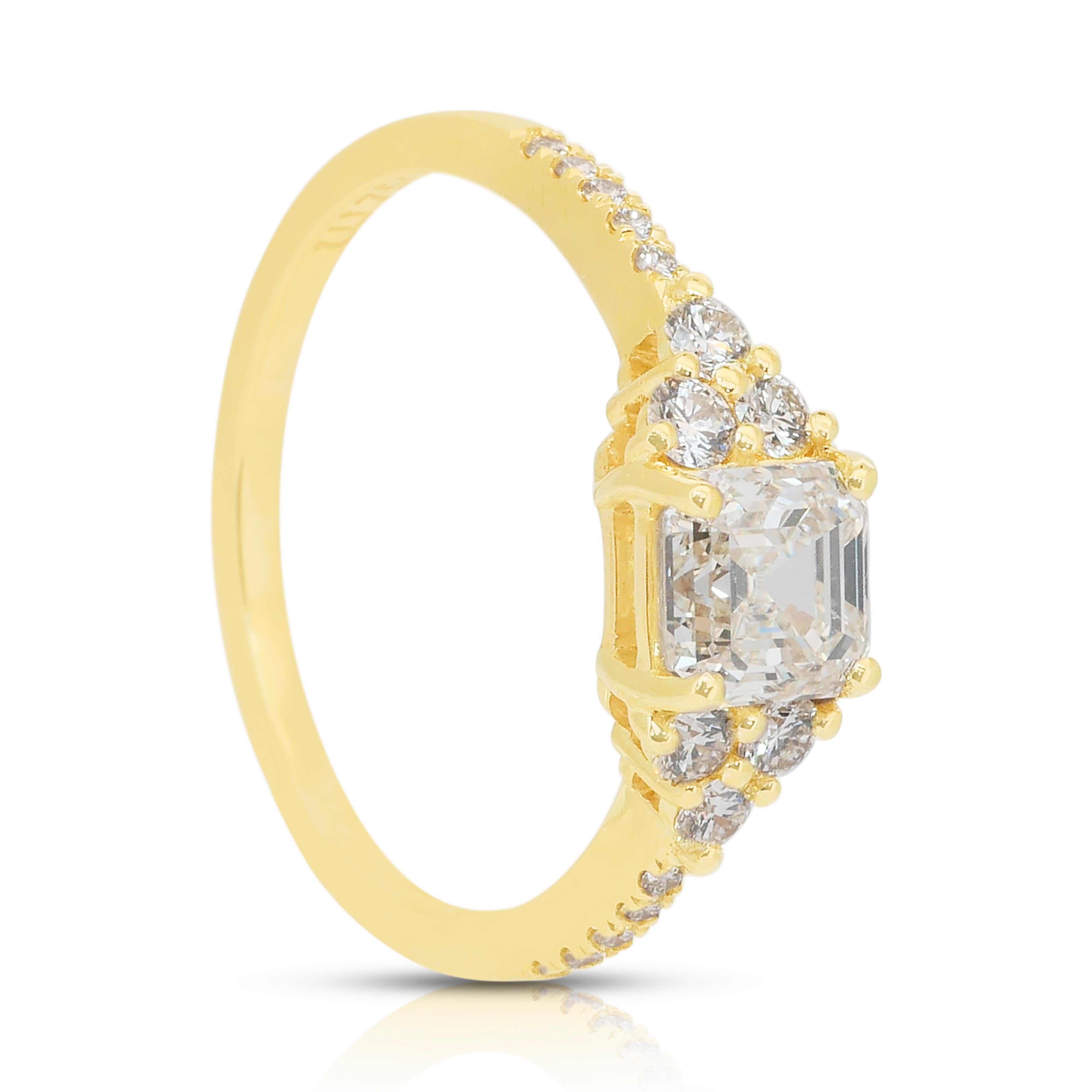 Exquisite 1.36ct Diamonds Ring in 18k Yellow Gold - IGI Certified For Sale 3
