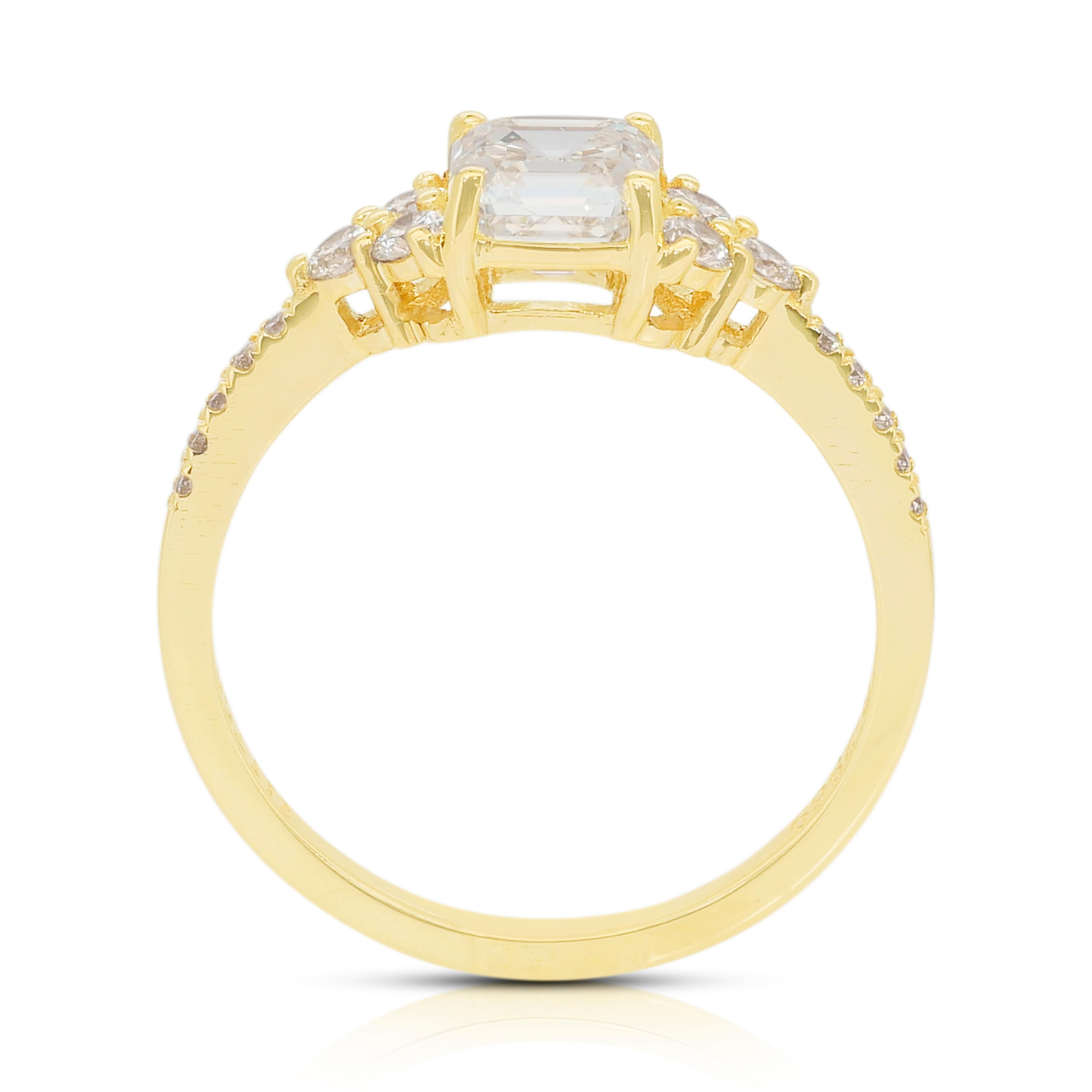 Exquisite 1.36ct Diamonds Ring in 18k Yellow Gold - IGI Certified For Sale 4
