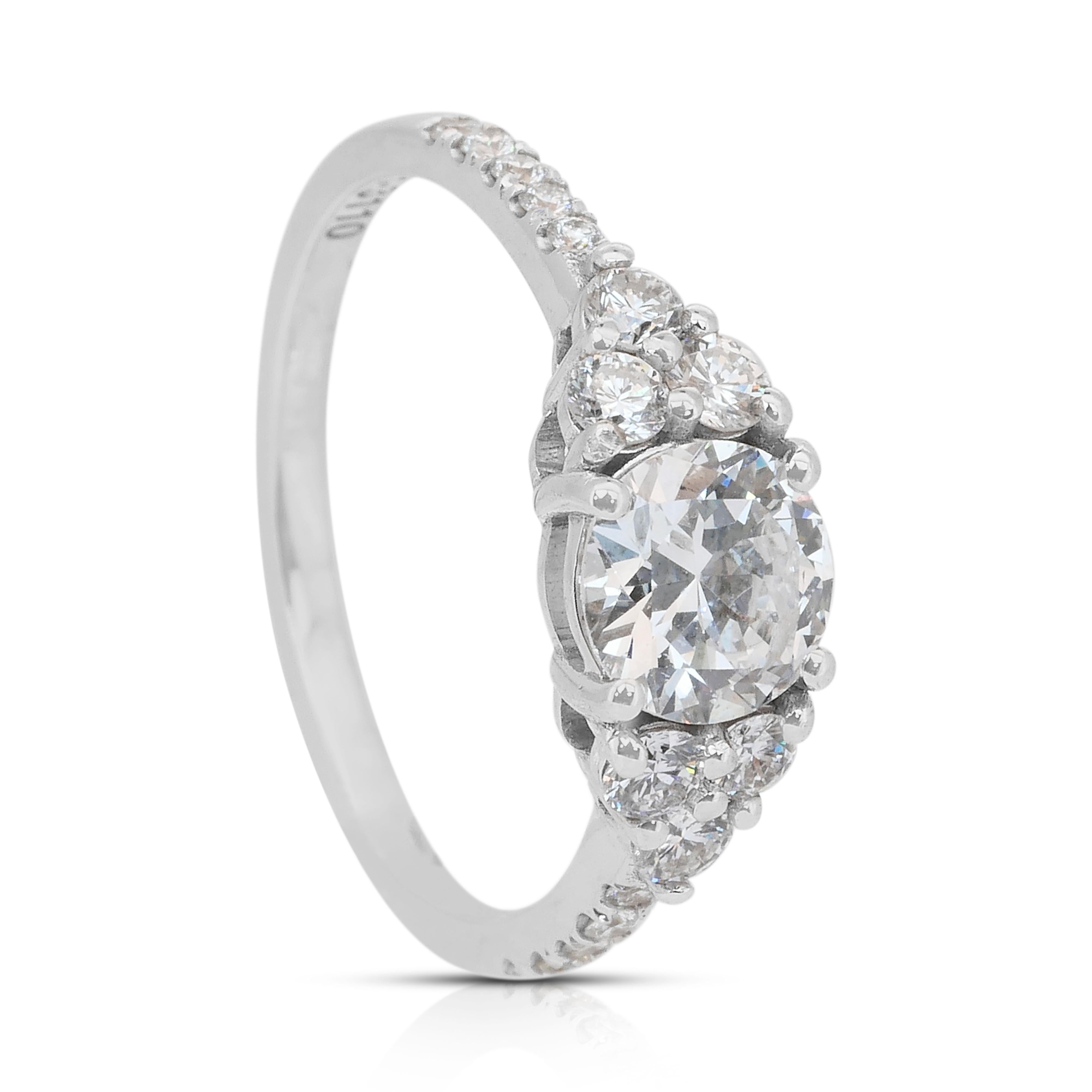 Squisito anello con pavé di diamanti da 1,38 carati in oro bianco 18 carati - certificato IGI in vendita 2