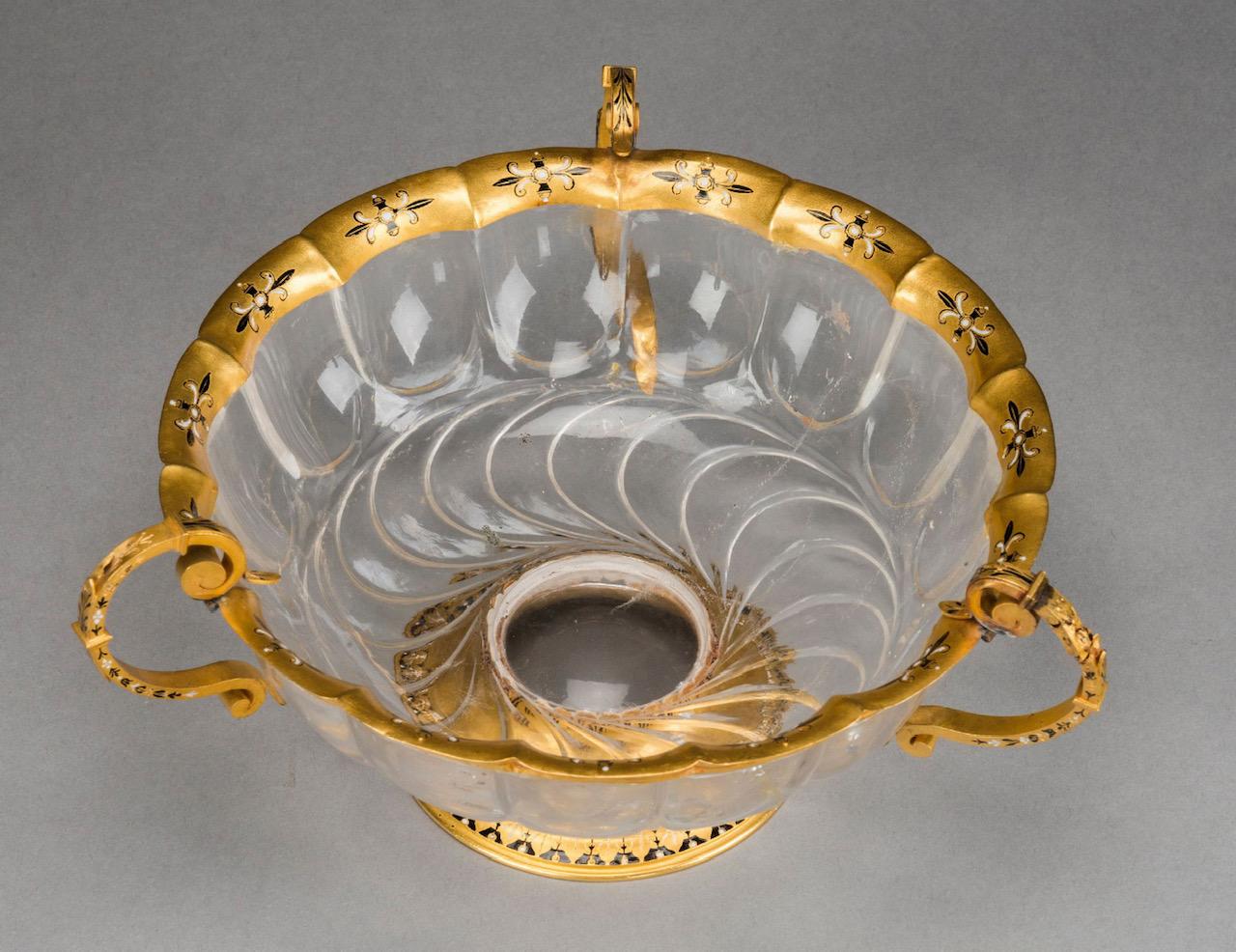 Exquisite 13th Century Rock Crystal and Gold Bowl in Superb Condition For Sale 3