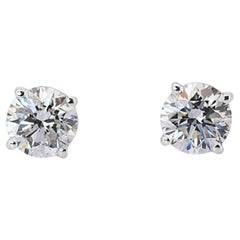 Clous d'oreilles exquis de 1,4 carat de couleur D-E et diamant VVS1 en or blanc 18 carats