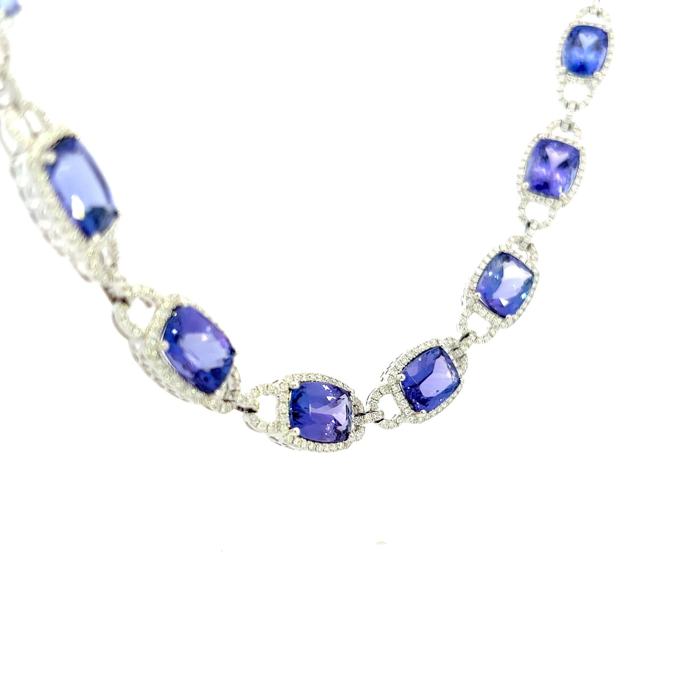 Exquisite 14 Karat White Gold Cushion Tanzanite Necklace - Vivid AAA Quality In New Condition For Sale In Great Neck Plaza, NY