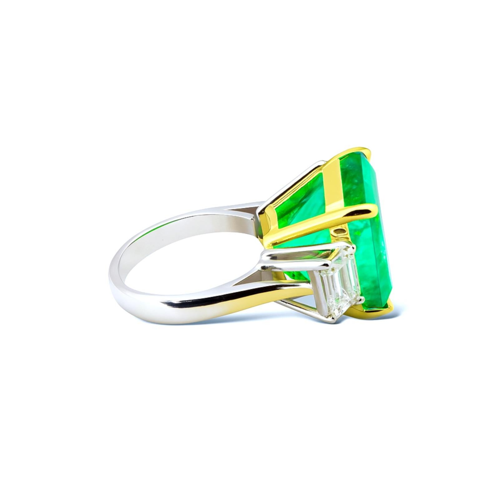 Exquisite 14.49 Carat Colombian Emerald & Diamond Ring GIA Certified  18K White In Excellent Condition For Sale In Chicago, IL