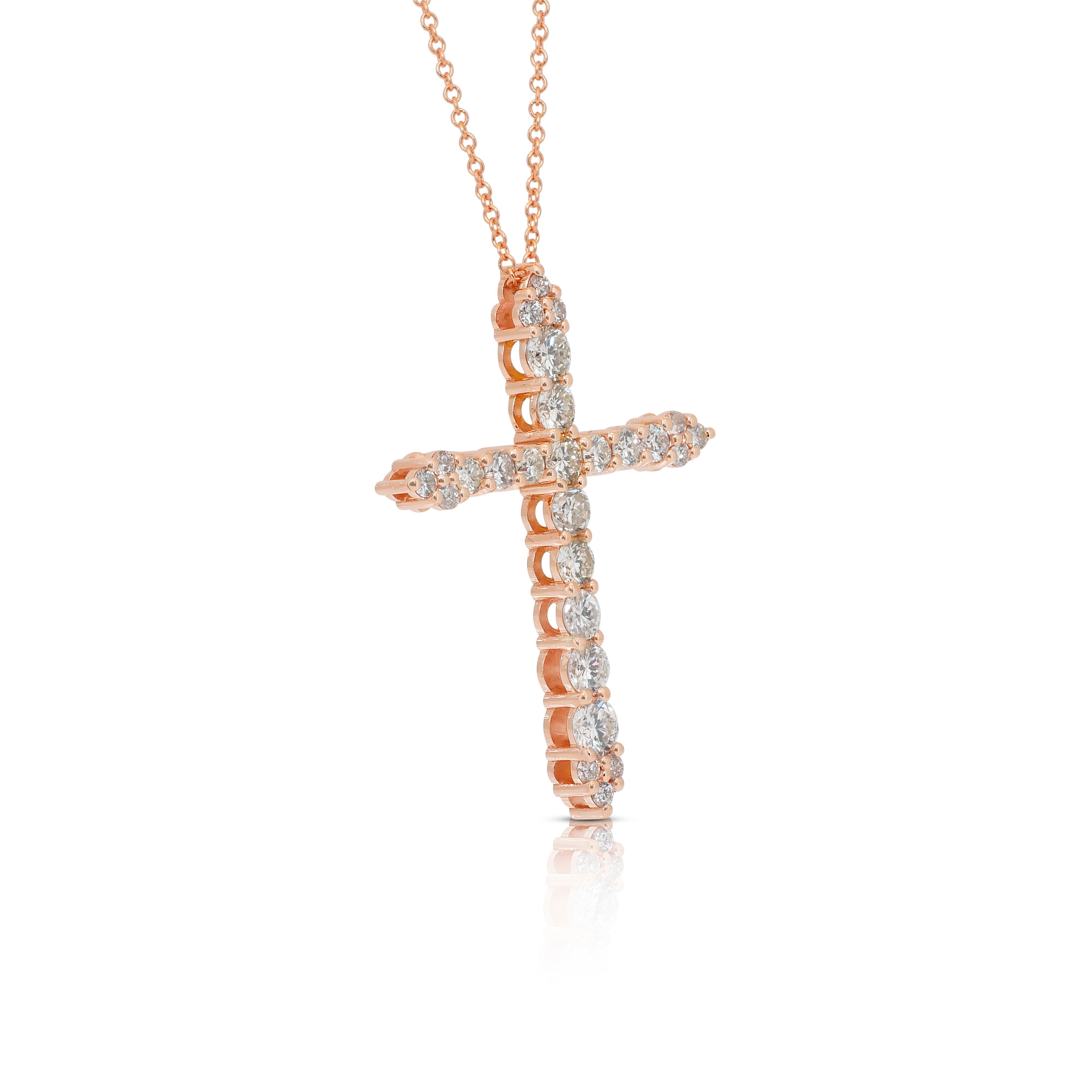 Exquisito Collar de Diamantes de 1,49ct con Colgante de Cruz en Oro Rosa de 18k Corte redondo en venta