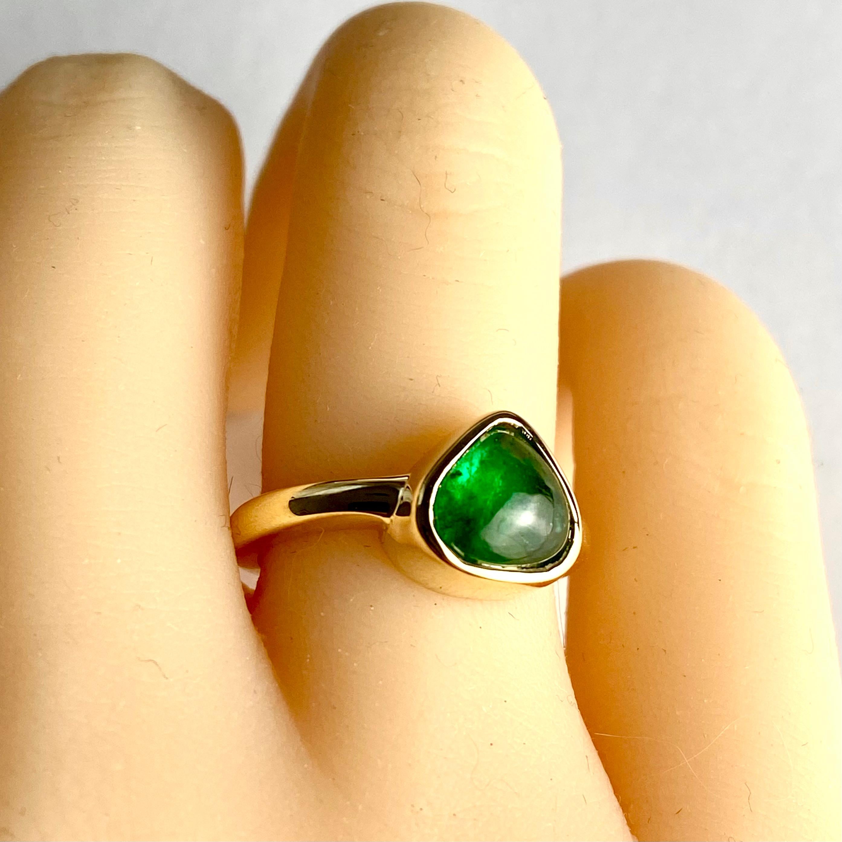 Trillion Cut Exquisite 14K Gold Bezel Dome Ring Trillion Cabochon Colombian Emerald For Sale