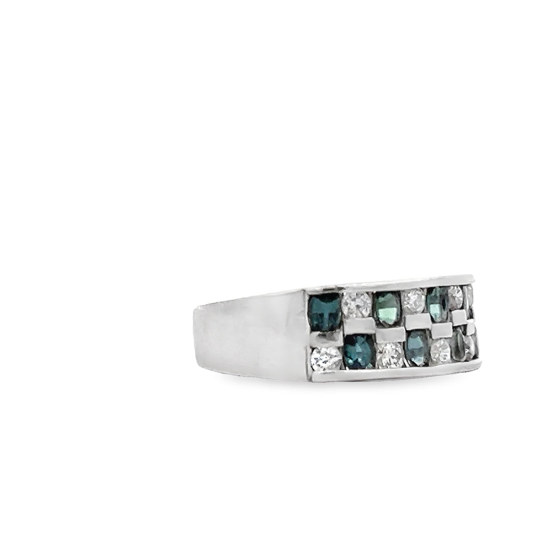 Exquisito Anillo de Diamantes de Oro de 14 K - Elegancia Intemporal, Brillo Inigualable en Nuevo estado para la venta en Great Neck Plaza, NY