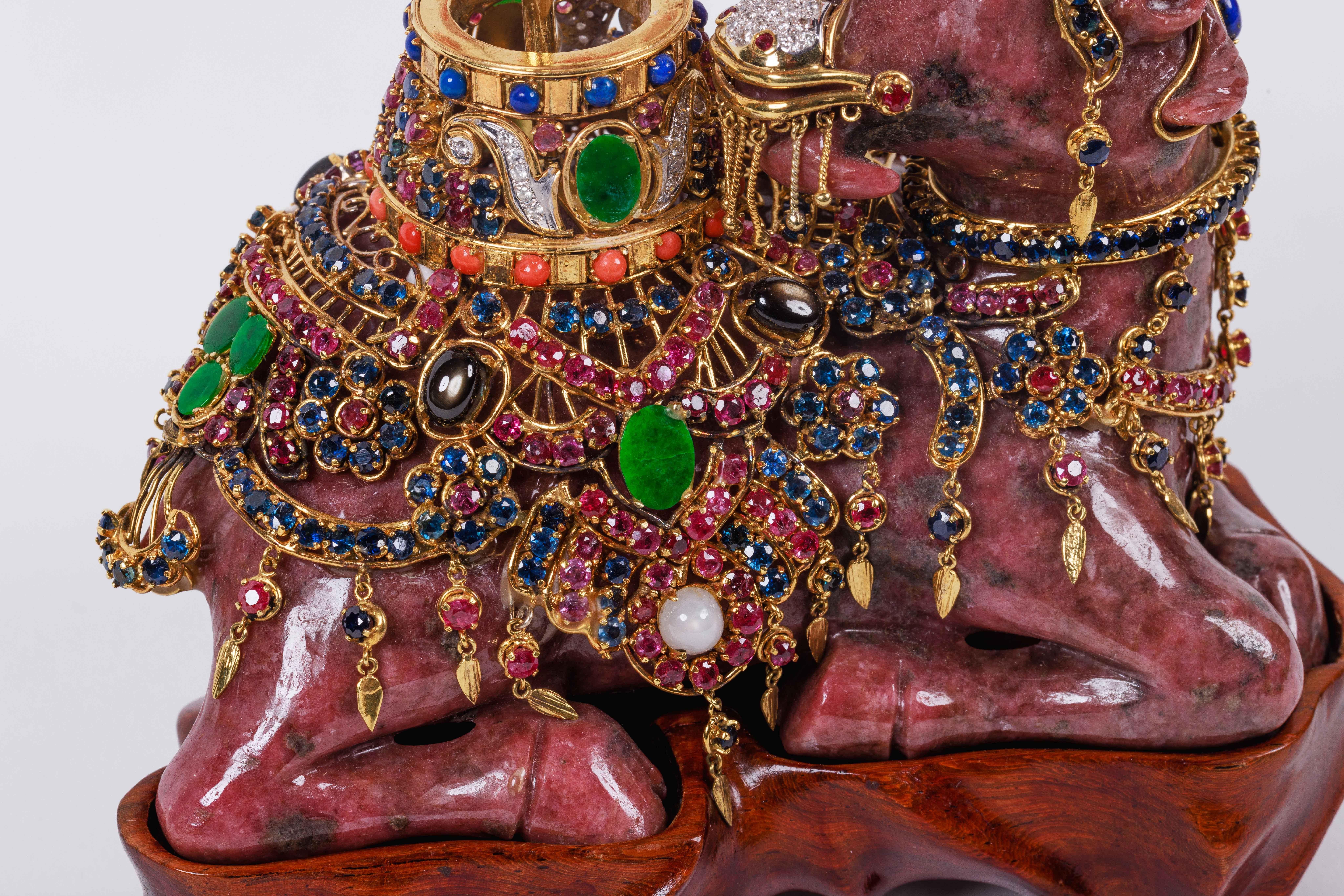 italien Exquis or 14 carats, diamants, émeraudes, rubis, pierres semi-précieuses, camel en vente