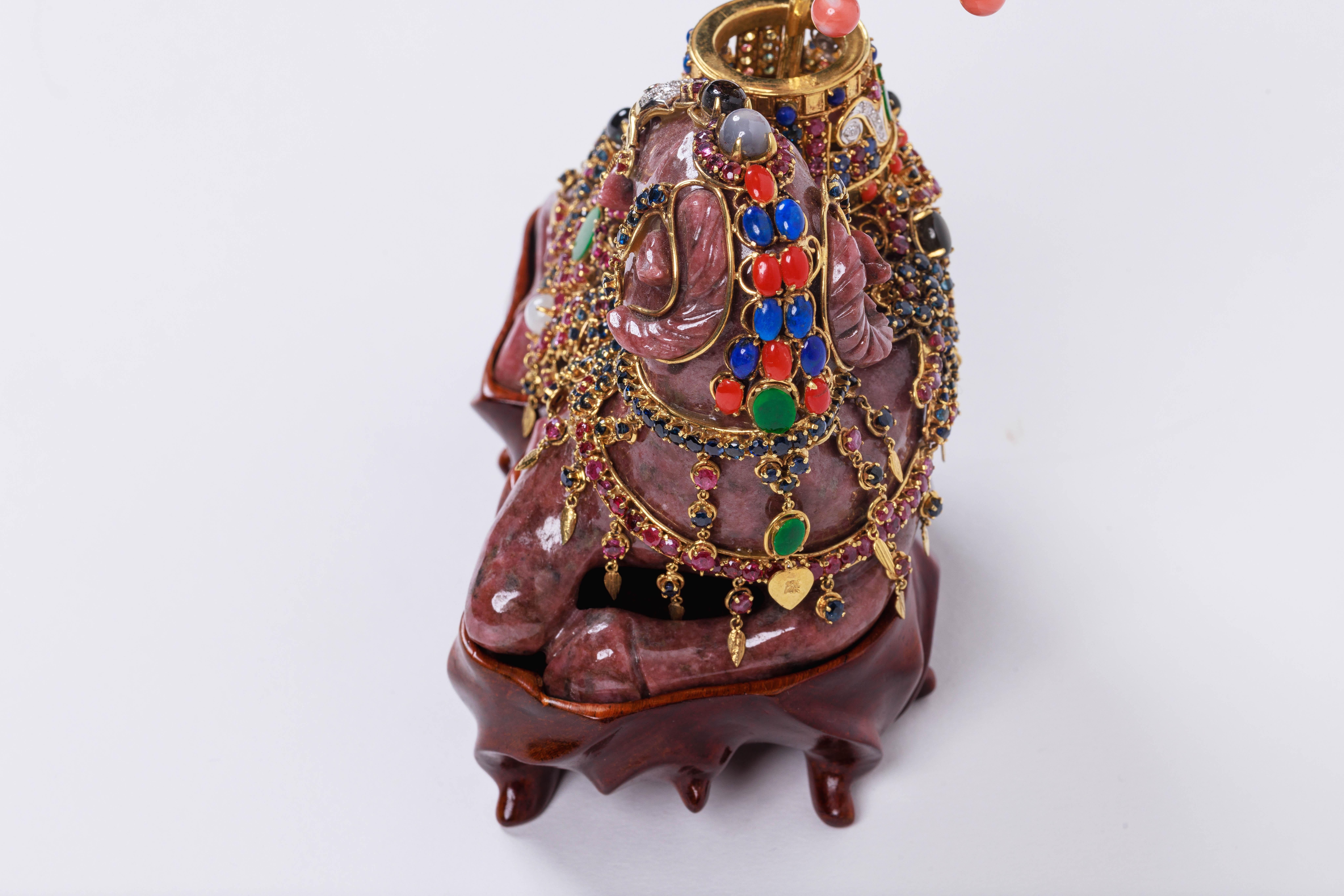 Exquis camel de 14 carats, diamants, émeraudes, rubis et pierres semi-précieuses Unisexe en vente