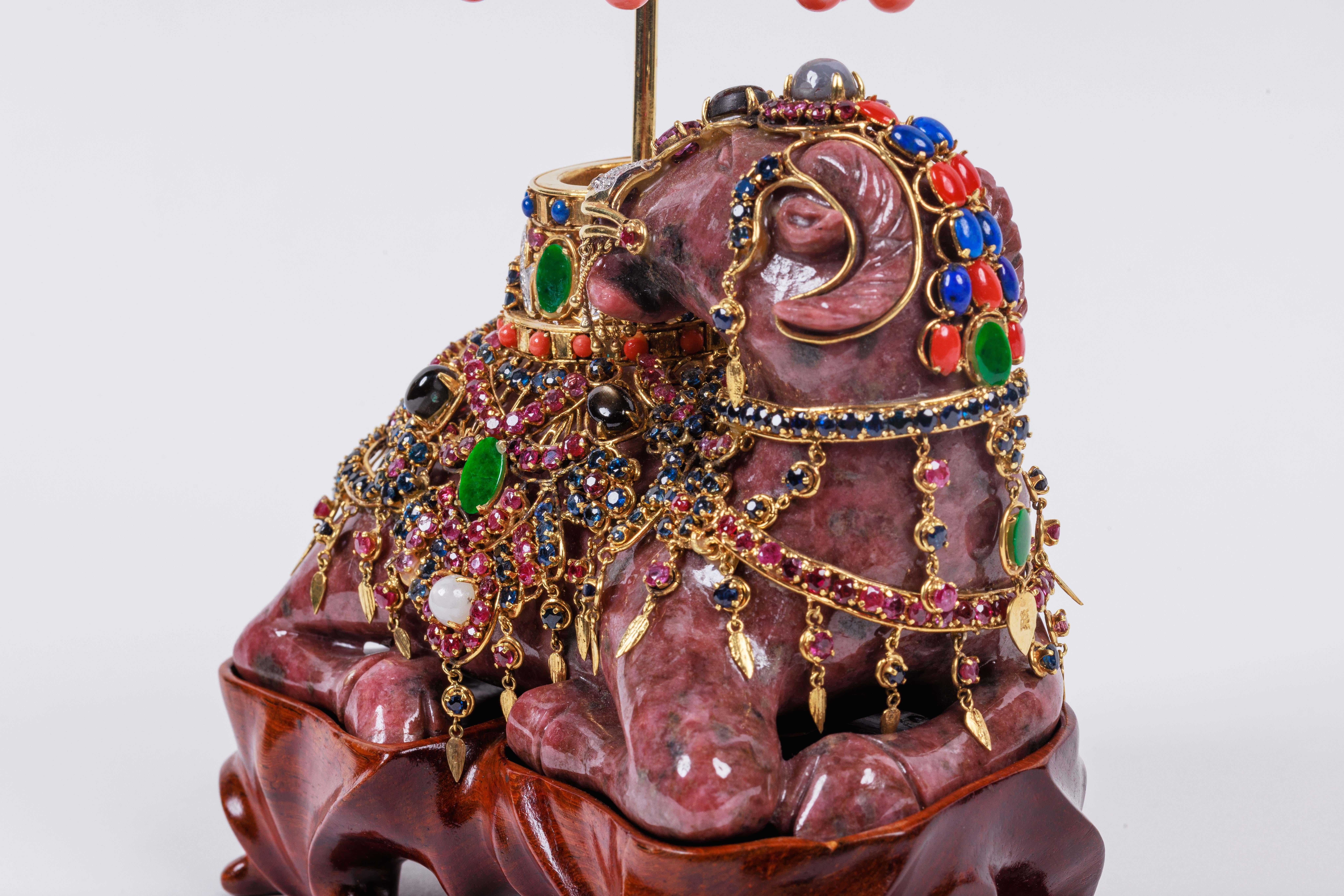 Exquis camel de 14 carats, diamants, émeraudes, rubis et pierres semi-précieuses en vente 3