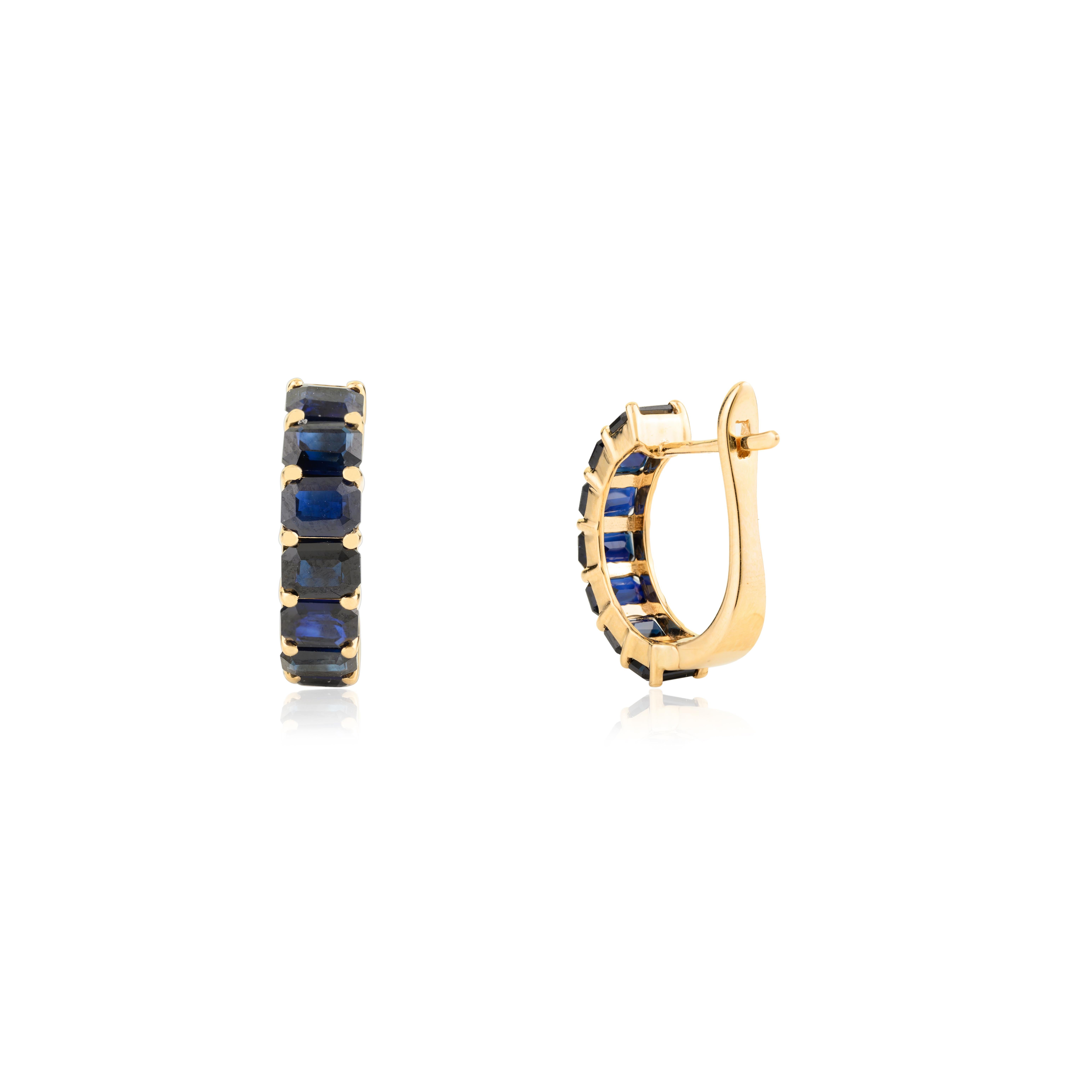 Squisiti orecchini a cerchio in oro giallo massiccio 14K con zaffiro blu e chiusura a leva In condizioni Nuovo in vendita a New York, NY