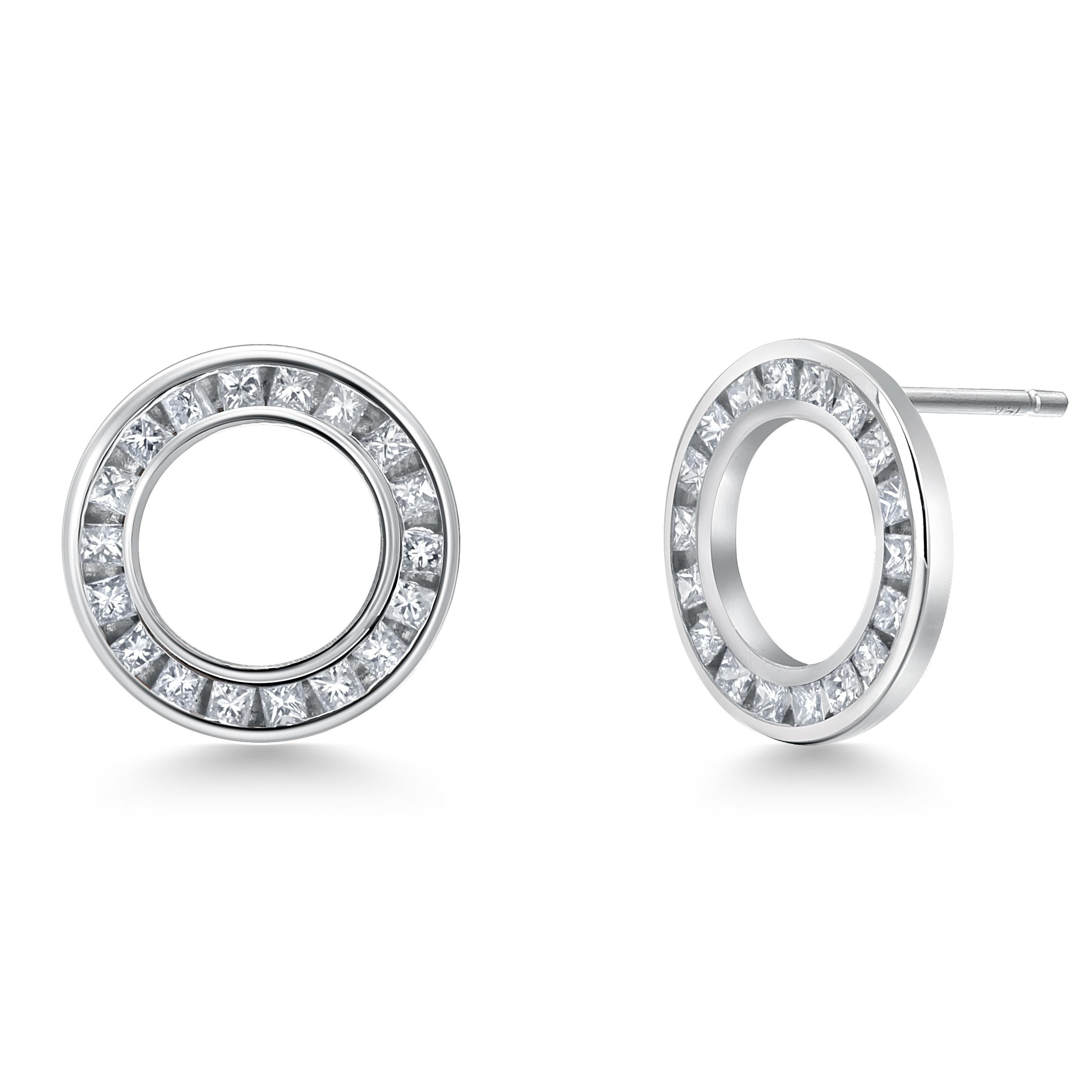 Exquisite 14K White Gold Circle Earrings 36 Princess Cut Diamonds 1.10 Carats For Sale 5