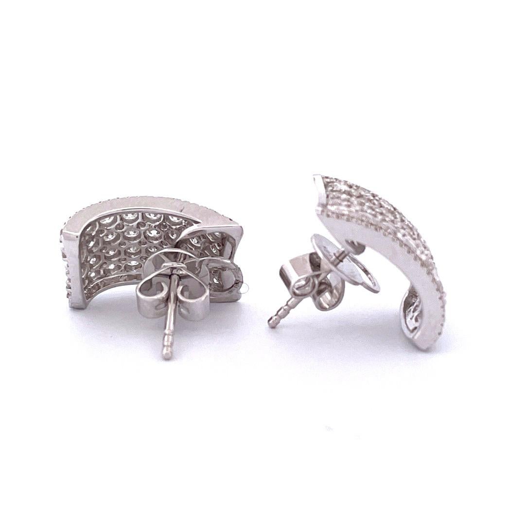 Taglio rotondo Squisiti orecchini con diamanti in oro bianco 14K in vendita