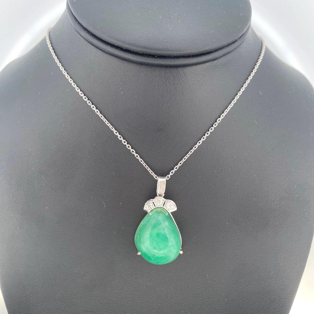 Women's Exquisite 14k White Gold Natural Emerald Hand Carved Necklace For Sale