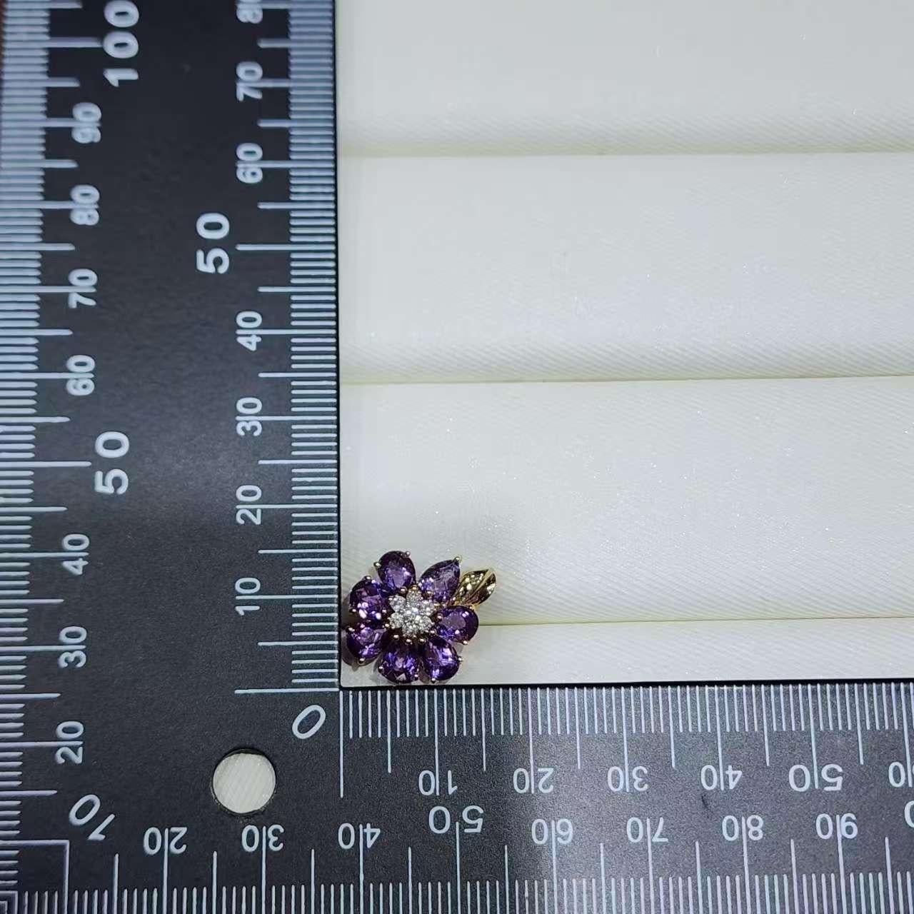 Squisiti orecchini a fiore di ametista in oro giallo 14 carati con diamanti in vendita 2