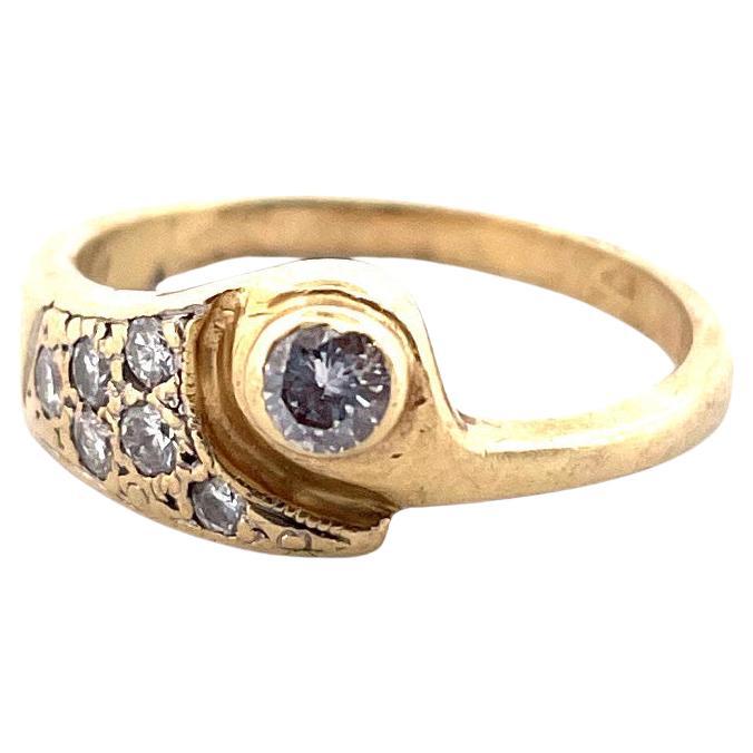 Exquisite 14k Yellow Gold and Diamond Ring For Sale