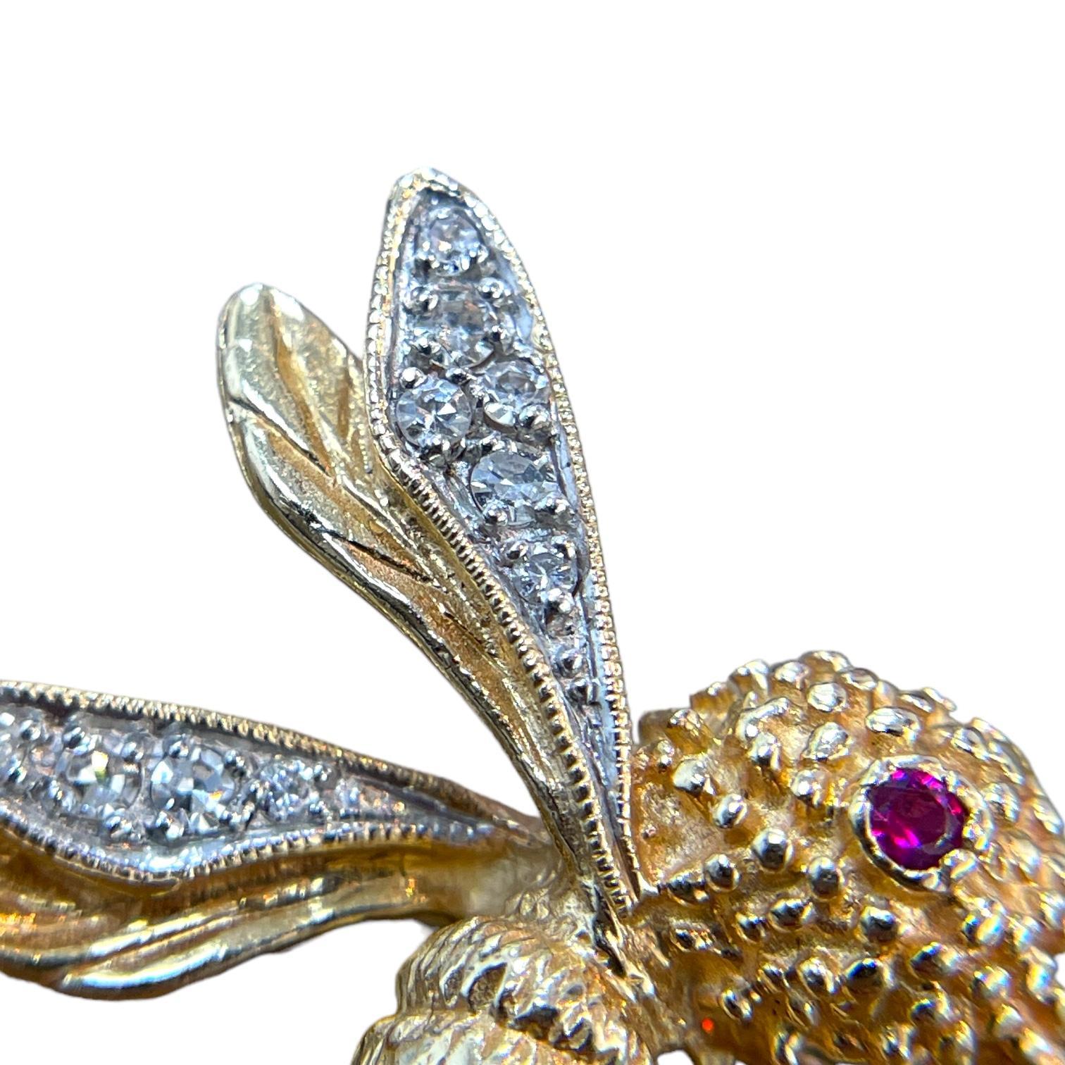 Modern Exquisite 14K Yellow Gold Bumblebee Brooch with Ruby Eye and Natural Diamonds For Sale