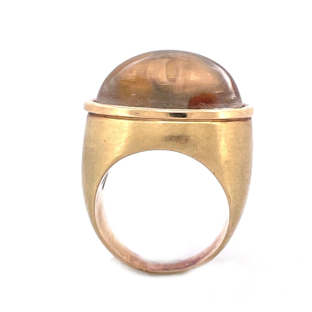 Exquisite 14k Gelbgold Dome Ring mit Kristall
Erhöhen Sie Ihren Stil mit der fesselnden Schönheit dieses exquisiten Kuppelrings aus 14k Gelbgold. Der Ring verfügt über ein kristallines Kuppeldesign, das schimmernde Diamanten von insgesamt 1,50 Karat