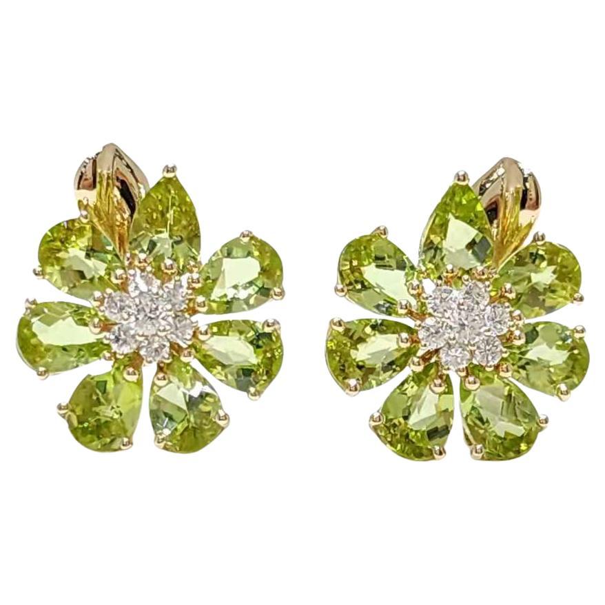 Squisiti orecchini a fiore di peridoto in oro giallo 14 carati con diamanti in vendita