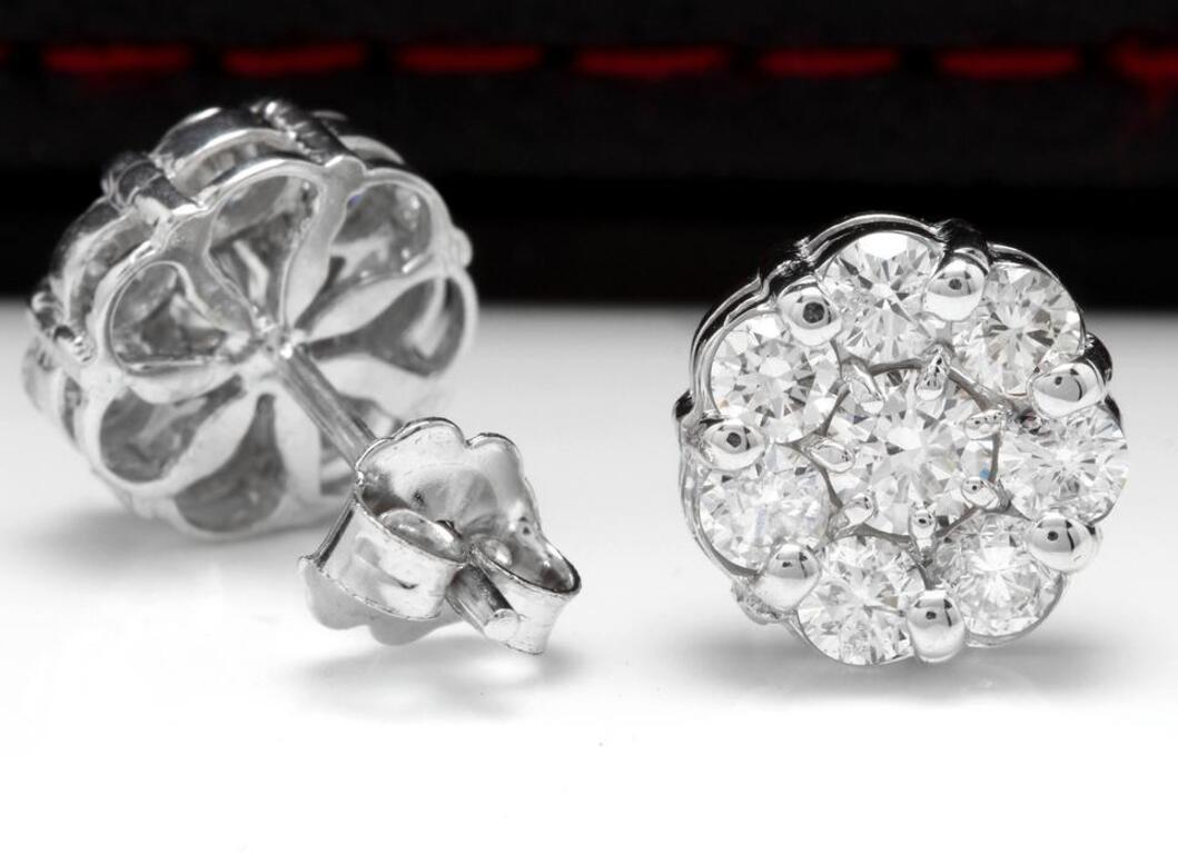 Taille ronde Boucles d'oreilles exquises en or blanc massif 14 carats avec diamants naturels de 1,50 carat en vente