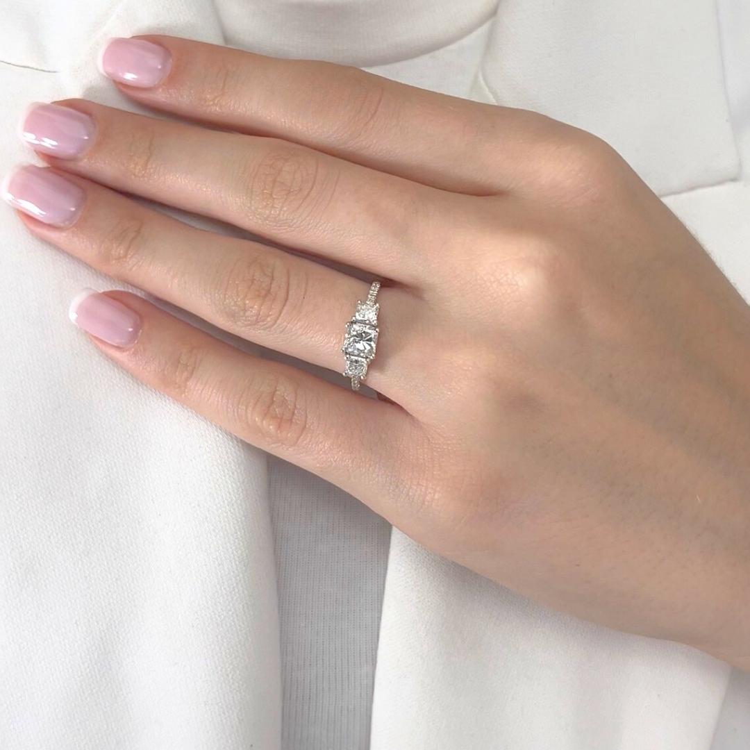 Exquisite 1.53ct Diamonds 3-Stone Ring in 18k White Gold - IGI Certified

Crafted in luxurious 18k white gold, this breathtaking diamond ring showcases a dazzling 0.90-carat cut-cornered square diamond. Flanked by two matching diamonds with 0.55ct