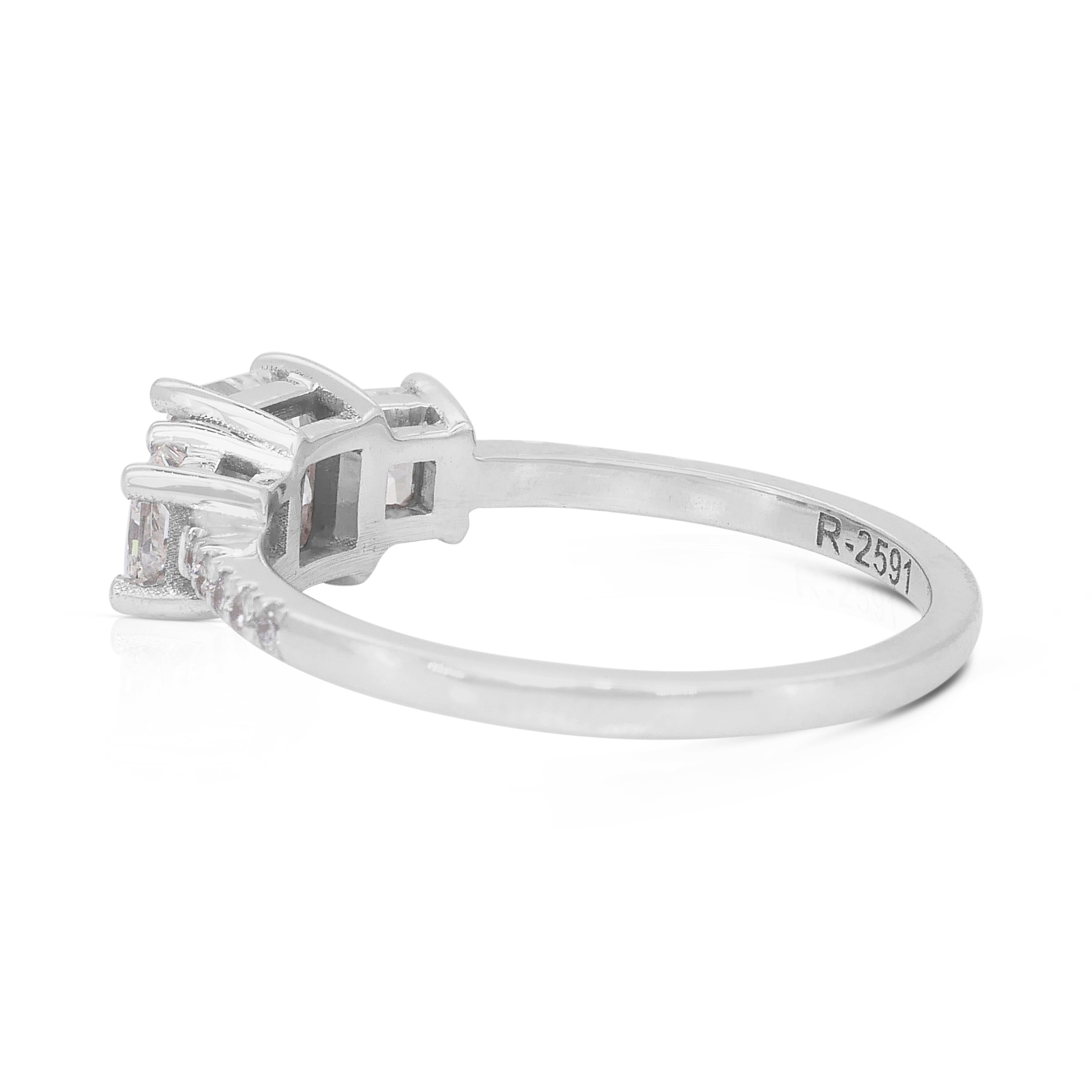Women's Exquisite 1.53ct Diamonds 3-Stone Ring in 18k White Gold - IGI Certified For Sale